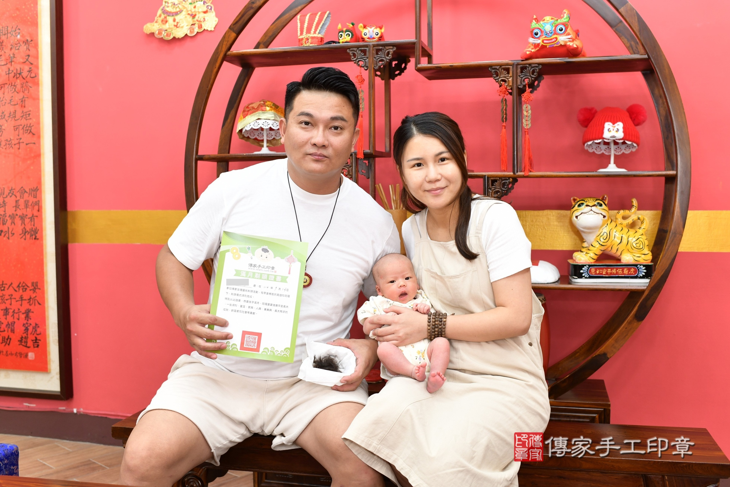彤彤寶寶(新北市永和區嬰兒寶寶滿月剃頭理髮、嬰兒剃胎毛儀式吉祥話)。中國風會場，爸媽寶貝穿「日中韓」古裝禮服。專業拍照、證書。★購買「臍帶章、肚臍章、胎毛筆刷印章」贈送：剃頭、收涎、抓周，三選一。2025.9.14，照片13