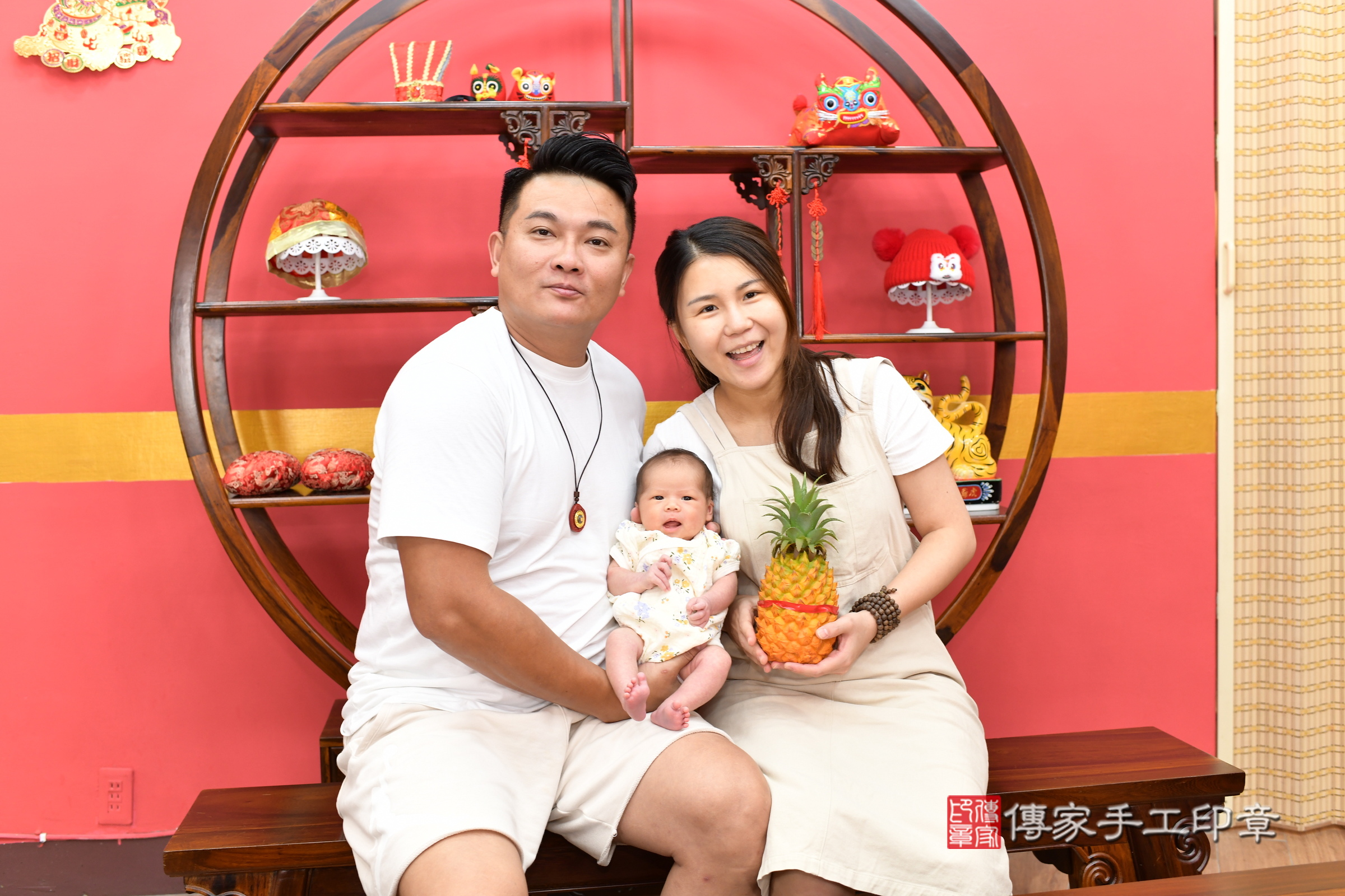 彤彤寶寶(新北市永和區嬰兒寶寶滿月剃頭理髮、嬰兒剃胎毛儀式吉祥話)。中國風會場，爸媽寶貝穿「日中韓」古裝禮服。專業拍照、證書。★購買「臍帶章、肚臍章、胎毛筆刷印章」贈送：剃頭、收涎、抓周，三選一。2025.9.14，照片6