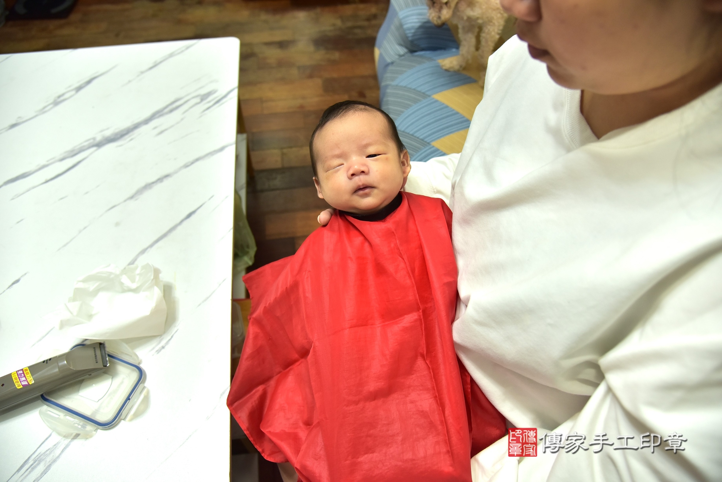 墨墨寶寶(新北市樹林區到府嬰兒墨墨寶寶滿月剃頭理髮、到府嬰兒剃胎毛儀式吉祥話)。到府剃頭剃胎毛主持、專業拍照、證書。★購買「臍帶章、肚臍章、胎毛筆刷印章」贈送：剃頭、收涎、抓周，三選一。2025.9.7，照片17