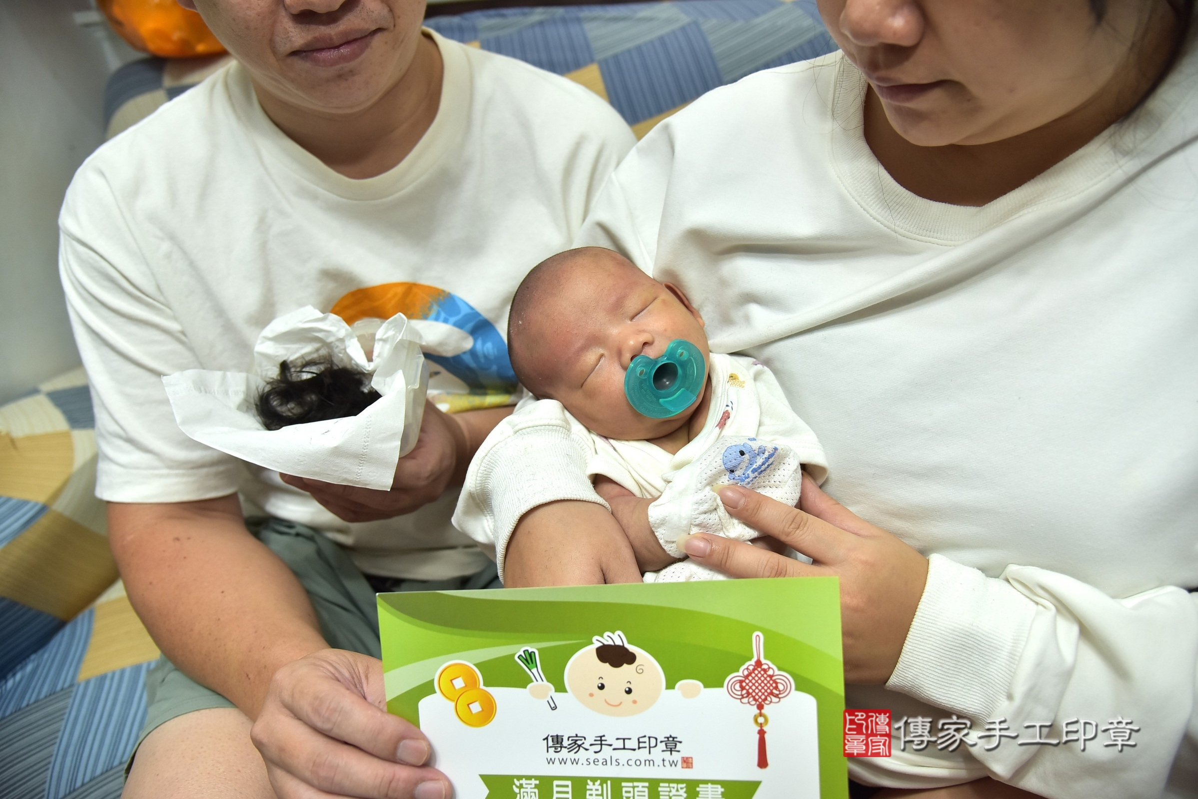 墨墨寶寶(新北市樹林區到府嬰兒墨墨寶寶滿月剃頭理髮、到府嬰兒剃胎毛儀式吉祥話)。到府剃頭剃胎毛主持、專業拍照、證書。★購買「臍帶章、肚臍章、胎毛筆刷印章」贈送：剃頭、收涎、抓周，三選一。2025.9.7，照片18