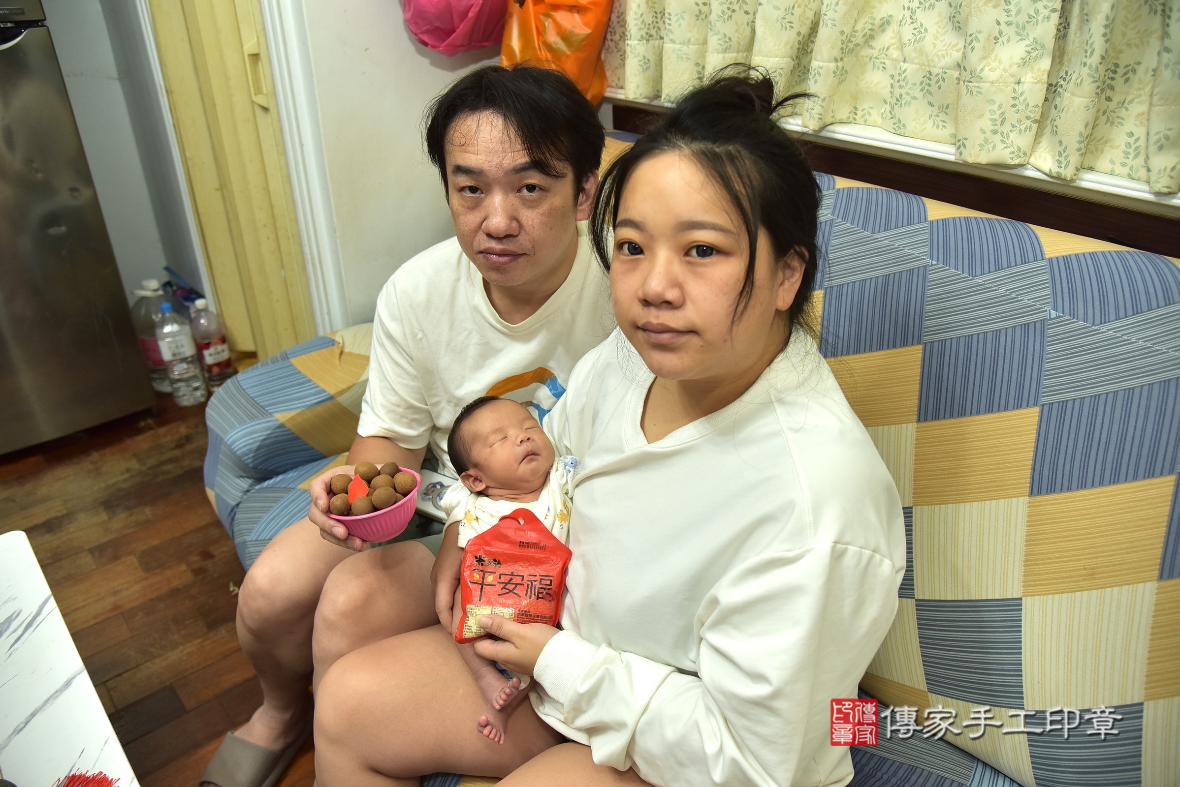 墨墨寶寶(新北市樹林區到府嬰兒墨墨寶寶滿月剃頭理髮、到府嬰兒剃胎毛儀式吉祥話)。到府剃頭剃胎毛主持、專業拍照、證書。★購買「臍帶章、肚臍章、胎毛筆刷印章」贈送：剃頭、收涎、抓周，三選一。2025.9.7，照片6