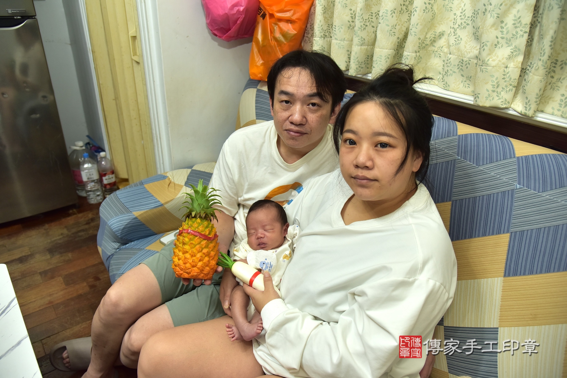墨墨寶寶(新北市樹林區到府嬰兒墨墨寶寶滿月剃頭理髮、到府嬰兒剃胎毛儀式吉祥話)。到府剃頭剃胎毛主持、專業拍照、證書。★購買「臍帶章、肚臍章、胎毛筆刷印章」贈送：剃頭、收涎、抓周，三選一。2025.9.7，照片12