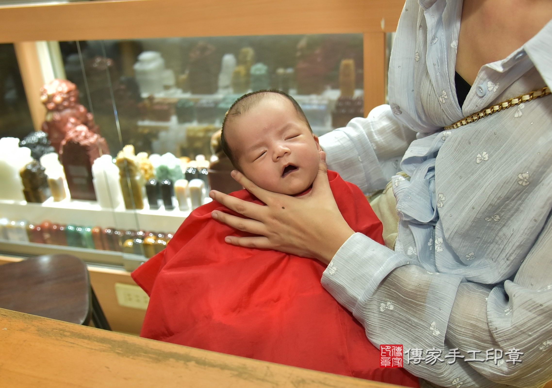 寧寧寶寶(新北市永和區嬰兒寶寶滿月剃頭理髮、嬰兒剃胎毛儀式吉祥話)。中國風會場，爸媽寶貝穿「日中韓」古裝禮服。專業拍照、證書。★購買「臍帶章、肚臍章、胎毛筆刷印章」贈送：剃頭、收涎、抓周，三選一。2025.9.ㄉ，照片15