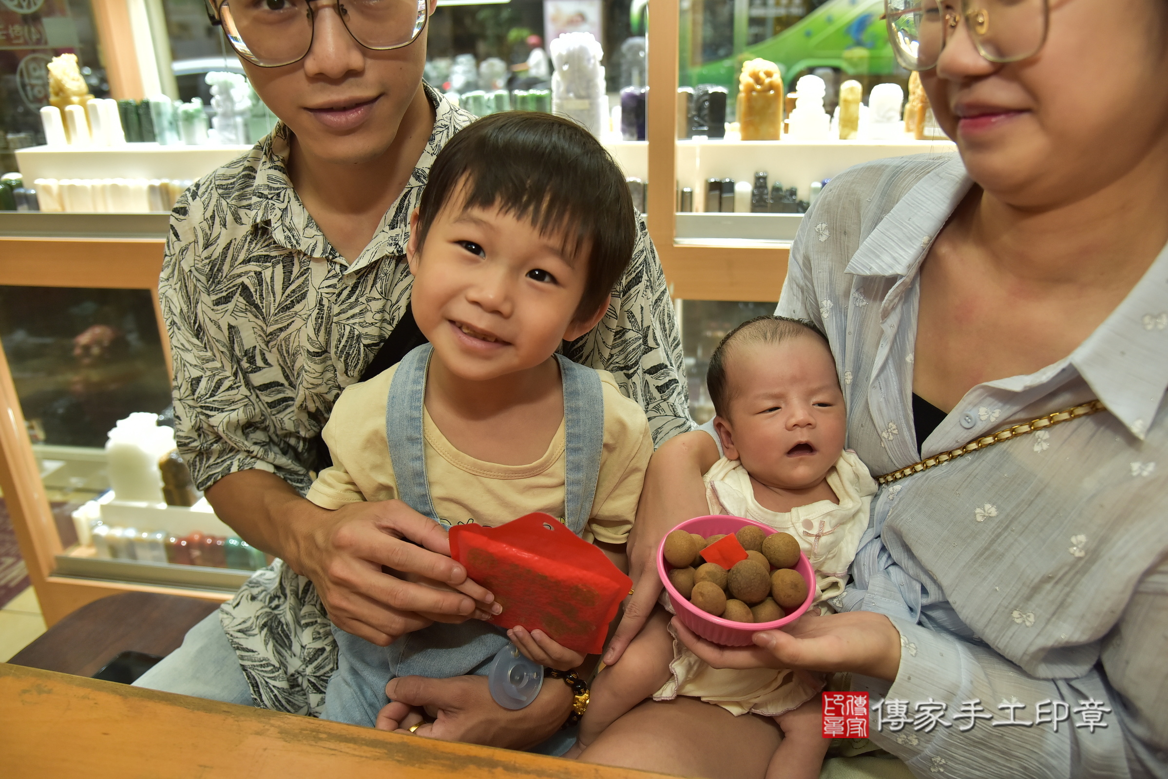 寧寧寶寶(新北市永和區嬰兒寶寶滿月剃頭理髮、嬰兒剃胎毛儀式吉祥話)。中國風會場，爸媽寶貝穿「日中韓」古裝禮服。專業拍照、證書。★購買「臍帶章、肚臍章、胎毛筆刷印章」贈送：剃頭、收涎、抓周，三選一。2025.9.ㄉ，照片7