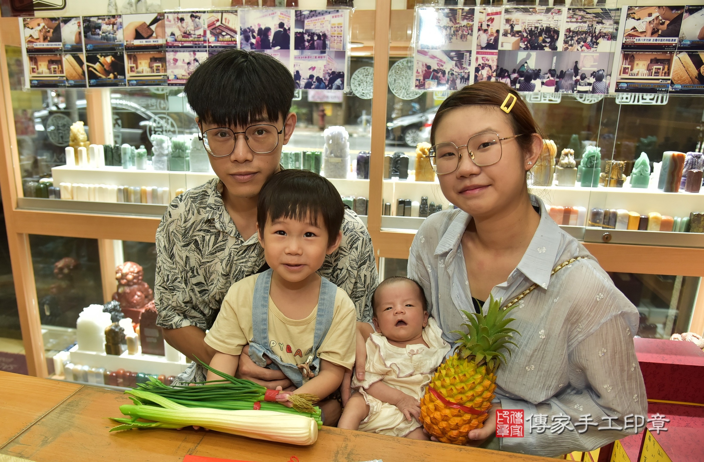 寧寧寶寶(新北市永和區嬰兒寶寶滿月剃頭理髮、嬰兒剃胎毛儀式吉祥話)。中國風會場，爸媽寶貝穿「日中韓」古裝禮服。專業拍照、證書。★購買「臍帶章、肚臍章、胎毛筆刷印章」贈送：剃頭、收涎、抓周，三選一。2025.9.ㄉ，照片10