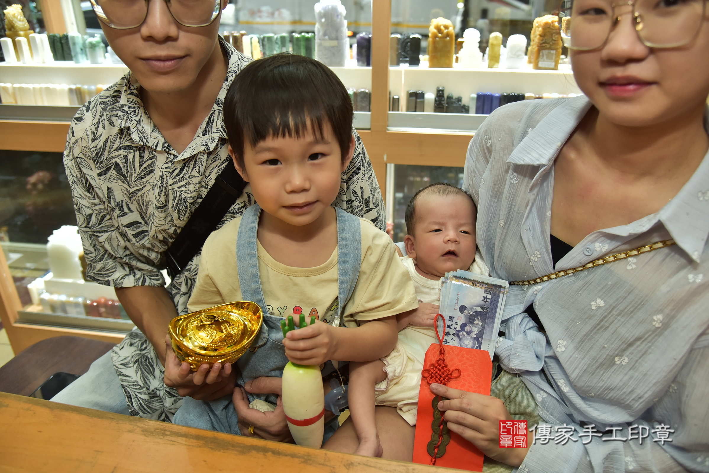 寧寧寶寶(新北市永和區嬰兒寶寶滿月剃頭理髮、嬰兒剃胎毛儀式吉祥話)。中國風會場，爸媽寶貝穿「日中韓」古裝禮服。專業拍照、證書。★購買「臍帶章、肚臍章、胎毛筆刷印章」贈送：剃頭、收涎、抓周，三選一。2025.9.ㄉ，照片13