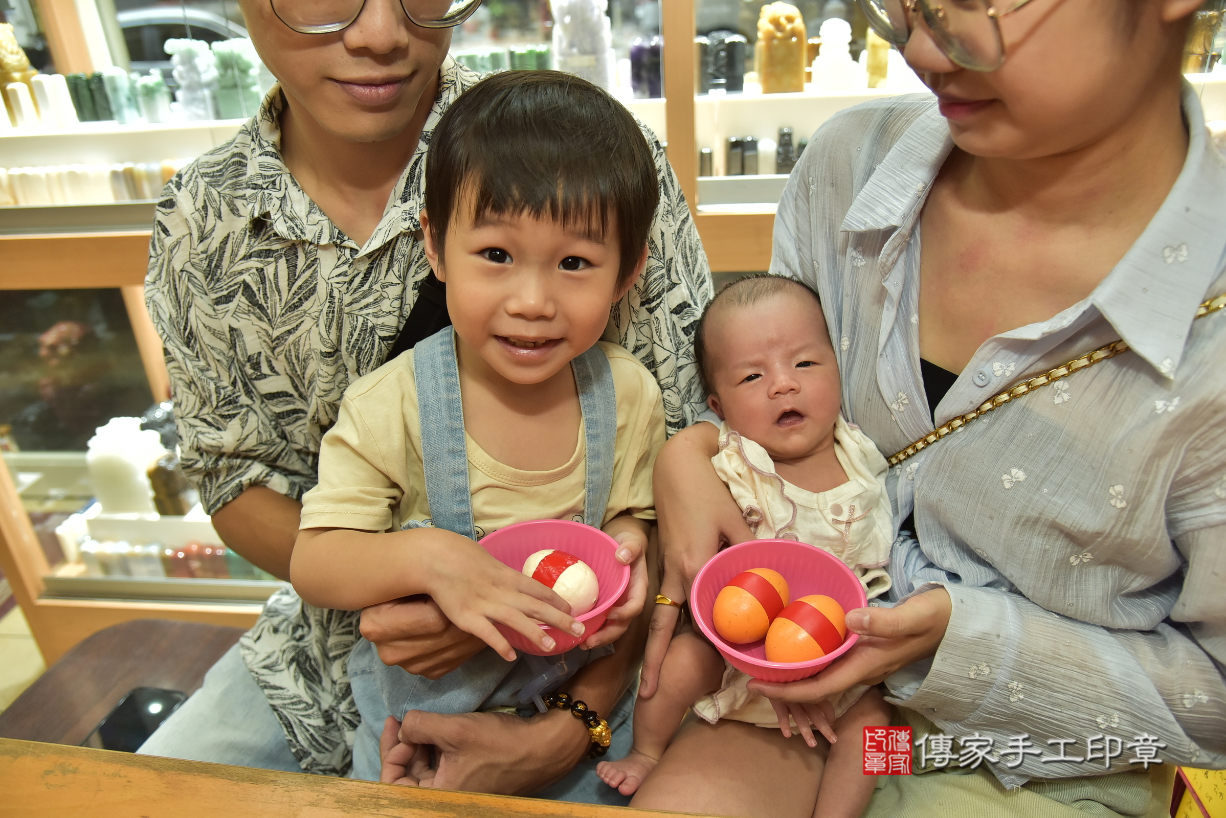 寧寧寶寶(新北市永和區嬰兒寶寶滿月剃頭理髮、嬰兒剃胎毛儀式吉祥話)。中國風會場，爸媽寶貝穿「日中韓」古裝禮服。專業拍照、證書。★購買「臍帶章、肚臍章、胎毛筆刷印章」贈送：剃頭、收涎、抓周，三選一。2025.9.ㄉ，照片5
