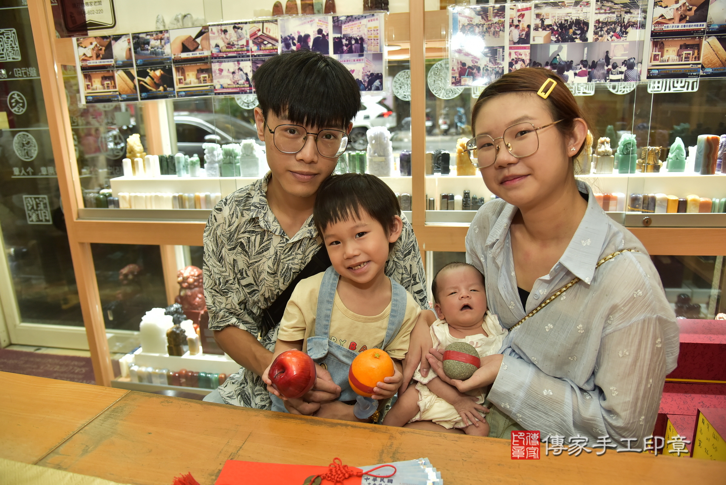 寧寧寶寶(新北市永和區嬰兒寶寶滿月剃頭理髮、嬰兒剃胎毛儀式吉祥話)。中國風會場，爸媽寶貝穿「日中韓」古裝禮服。專業拍照、證書。★購買「臍帶章、肚臍章、胎毛筆刷印章」贈送：剃頭、收涎、抓周，三選一。2025.9.ㄉ，照片8