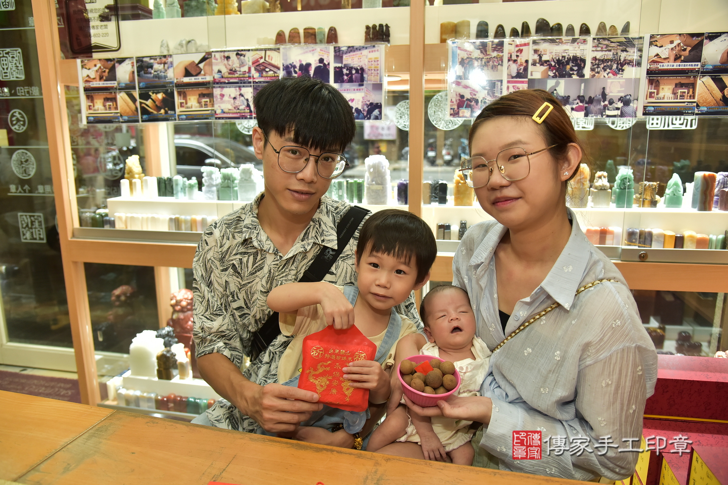 寧寧寶寶(新北市永和區嬰兒寶寶滿月剃頭理髮、嬰兒剃胎毛儀式吉祥話)。中國風會場，爸媽寶貝穿「日中韓」古裝禮服。專業拍照、證書。★購買「臍帶章、肚臍章、胎毛筆刷印章」贈送：剃頭、收涎、抓周，三選一。2025.9.ㄉ，照片6