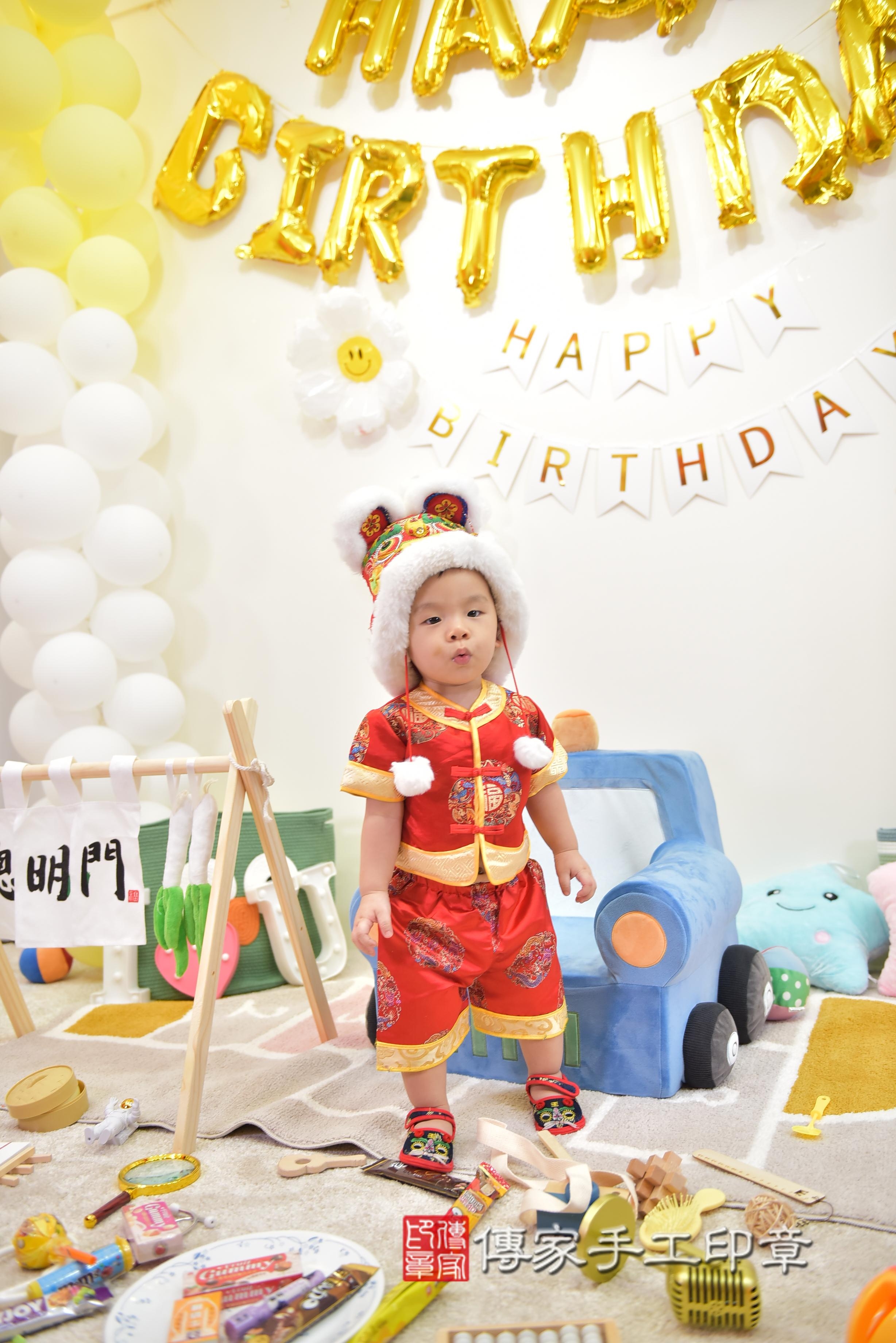 傳家手工印章台南店、抓周、度脺、美式風會場、傳家嬰兒古禮、吉祥話、抓周道具物品24種、拍照。抓周證書。寶寶抓周、滿周歲、生日快樂、祝福