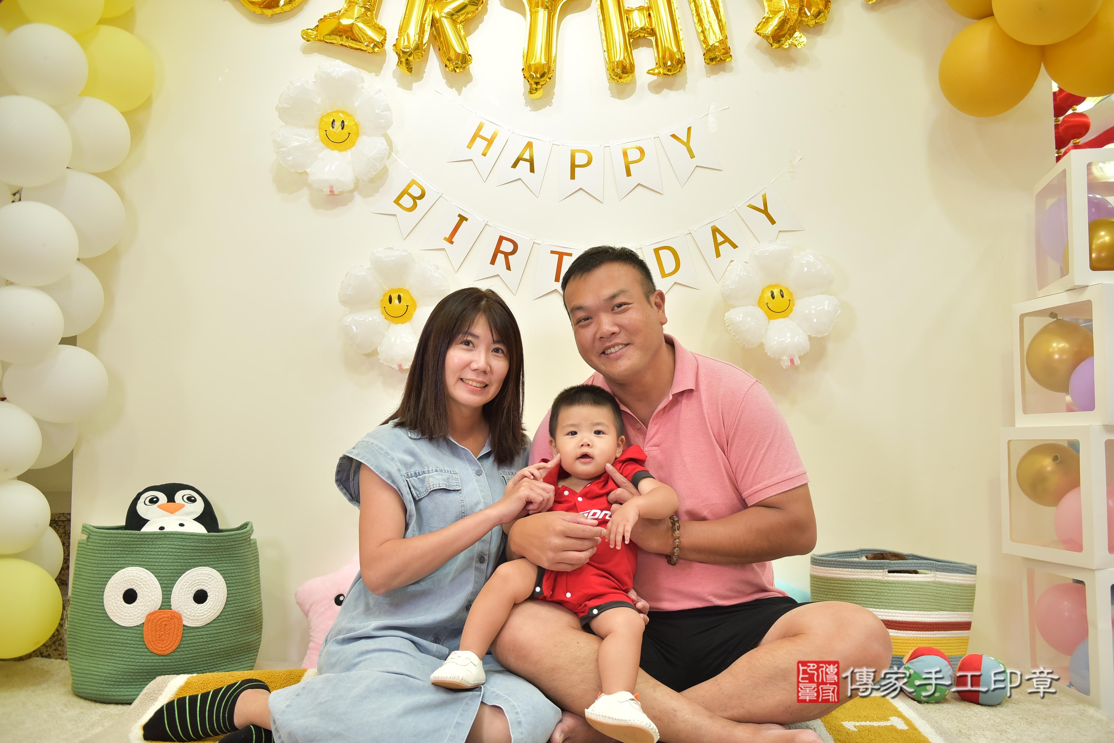傳家手工印章台南店、抓周、度脺、中國風會場、傳家嬰兒古禮、吉祥話、抓周道具物品24種、拍照。抓周證書。寶寶抓周、滿周歲、生日快樂、祝福