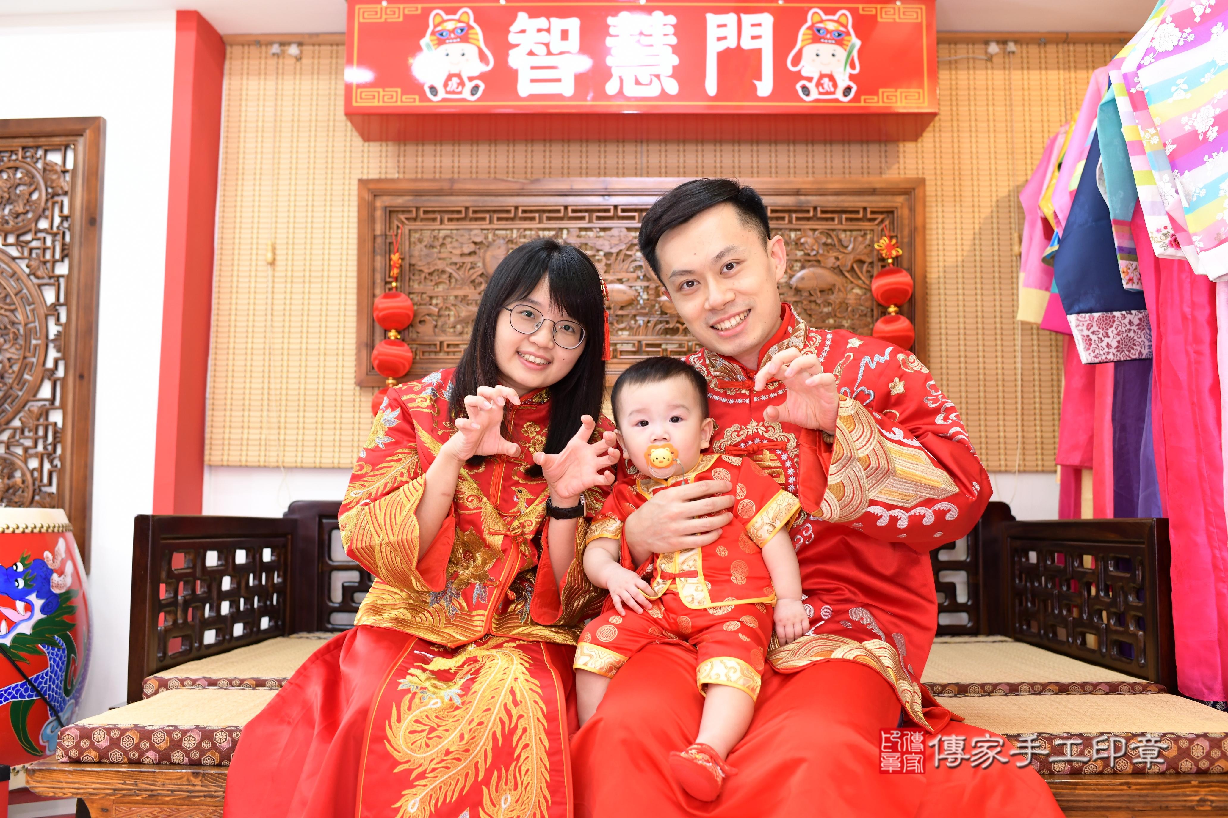 傳家手工印章台南店、抓周、度脺、美式風會場、傳家嬰兒古禮、吉祥話、抓周道具物品24種、拍照。抓周證書。寶寶抓周、滿周歲、生日快樂、祝福
