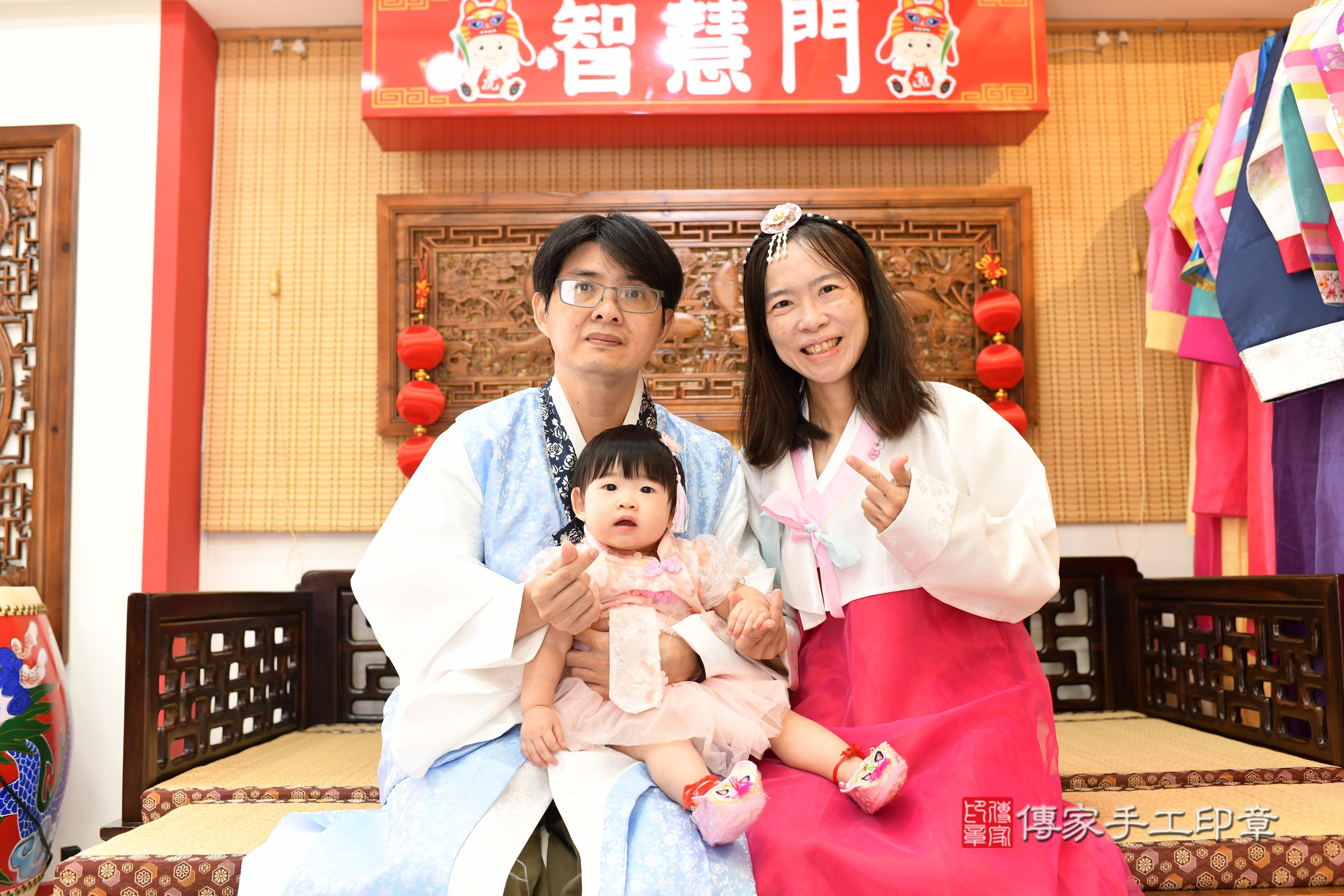 傳家手工印章台南店、抓周、度脺、美式風會場、傳家嬰兒古禮、吉祥話、抓周道具物品24種、拍照。抓周證書。寶寶抓周、滿周歲、生日快樂、祝福
