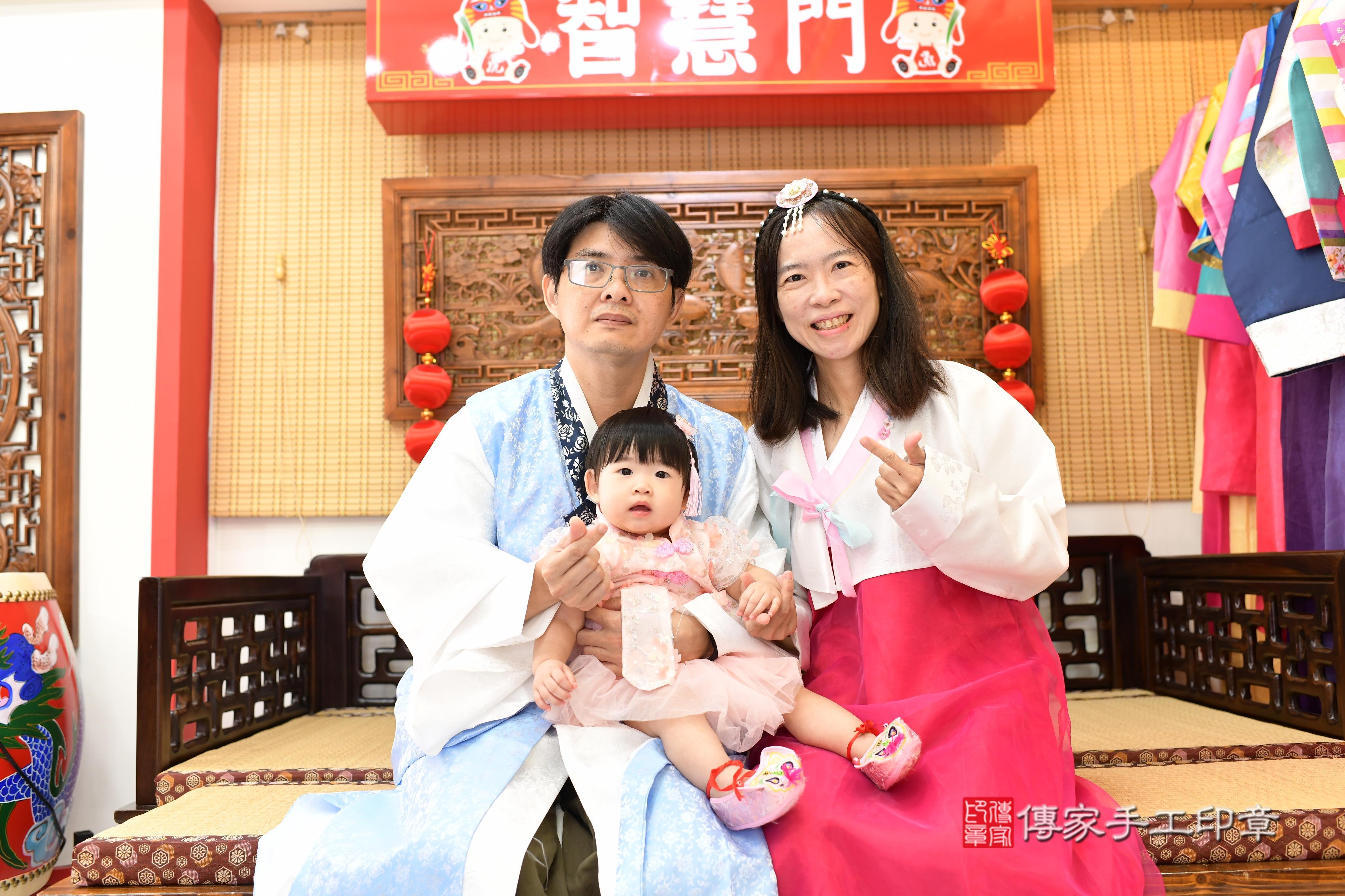 傳家手工印章台南店、抓周、度脺、美式風會場、傳家嬰兒古禮、吉祥話、抓周道具物品24種、拍照。抓周證書。寶寶抓周、滿周歲、生日快樂、祝福