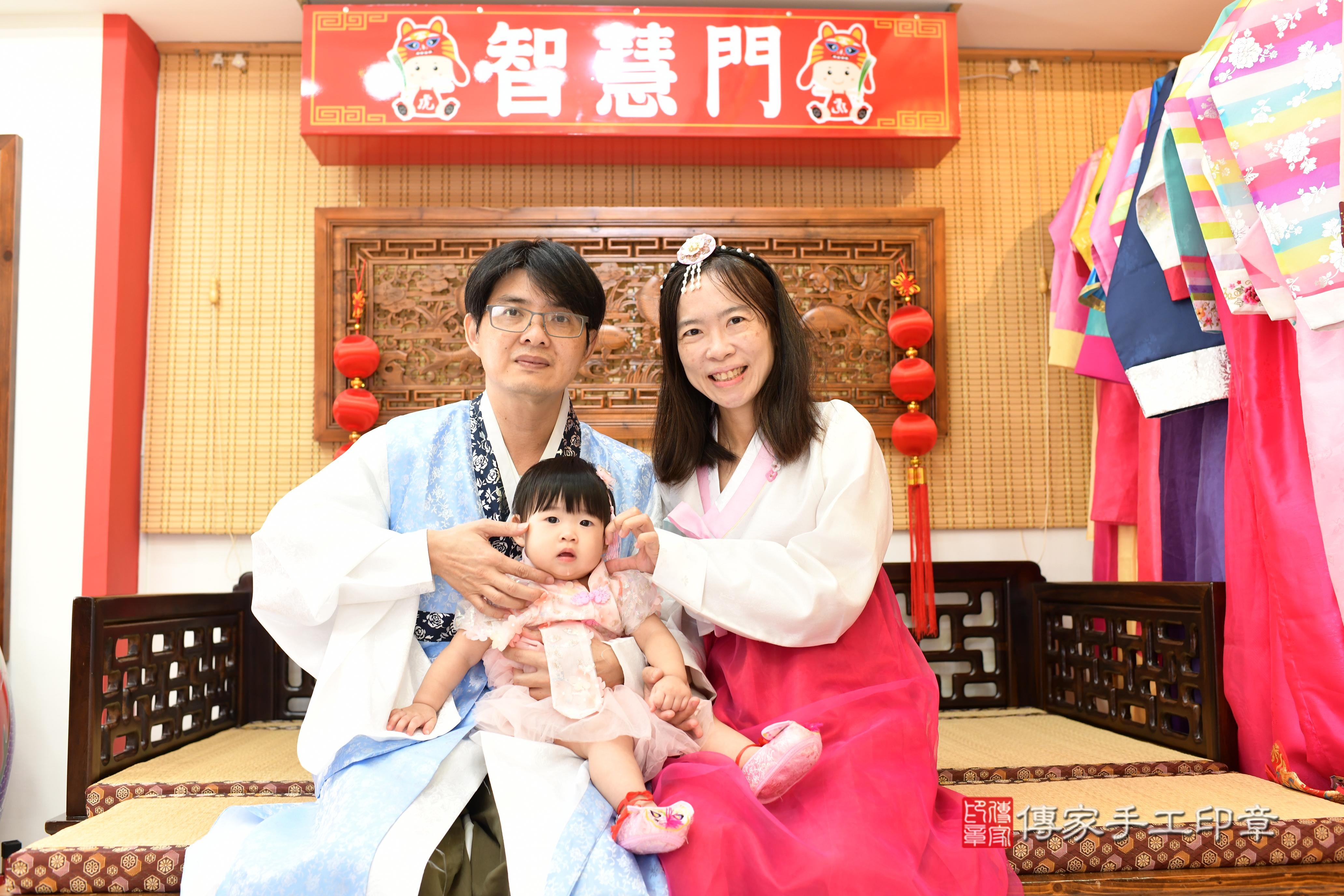 傳家手工印章台南店、抓周、度脺、美式風會場、傳家嬰兒古禮、吉祥話、抓周道具物品24種、拍照。抓周證書。寶寶抓周、滿周歲、生日快樂、祝福