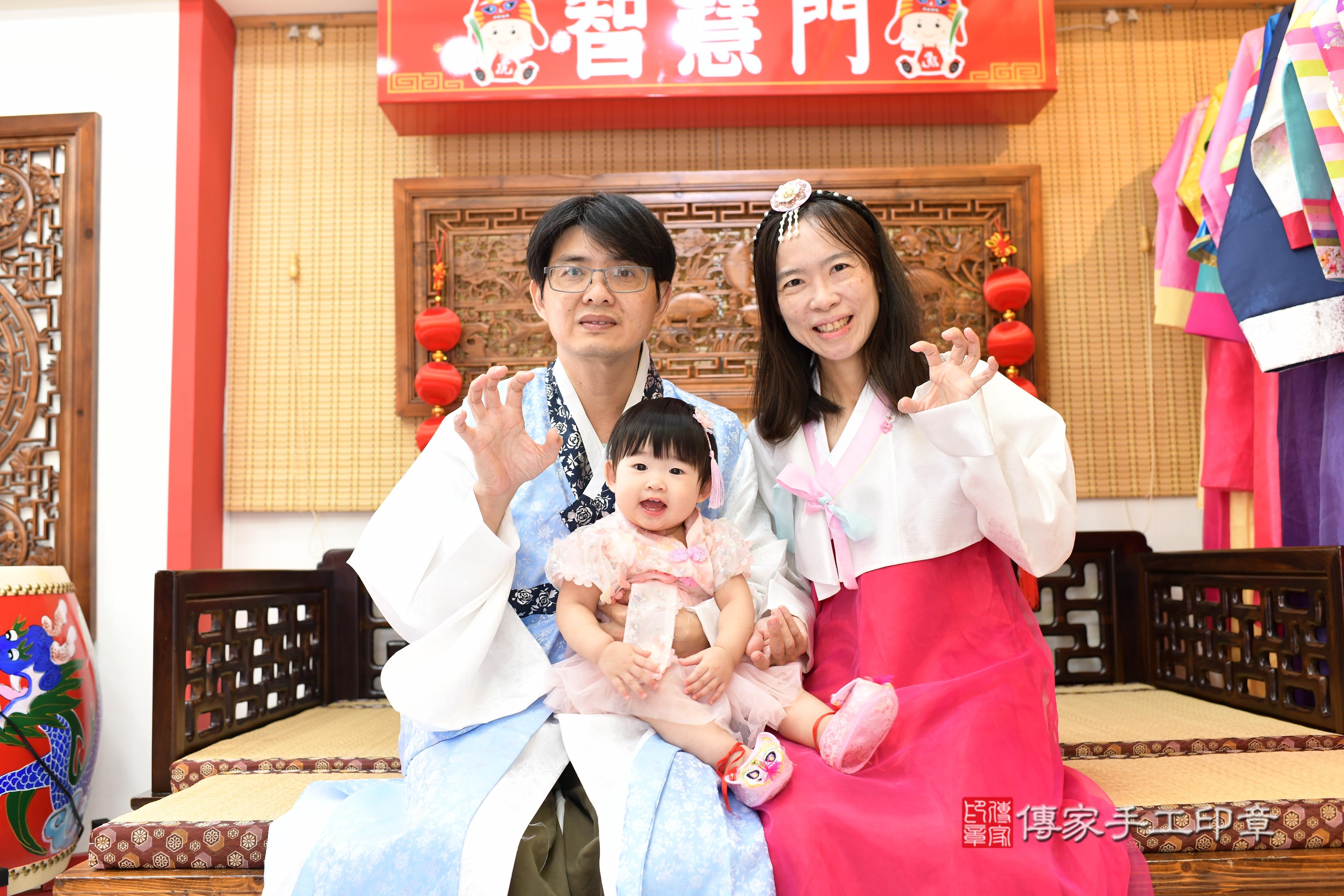 傳家手工印章台南店、抓周、度脺、美式風會場、傳家嬰兒古禮、吉祥話、抓周道具物品24種、拍照。抓周證書。寶寶抓周、滿周歲、生日快樂、祝福