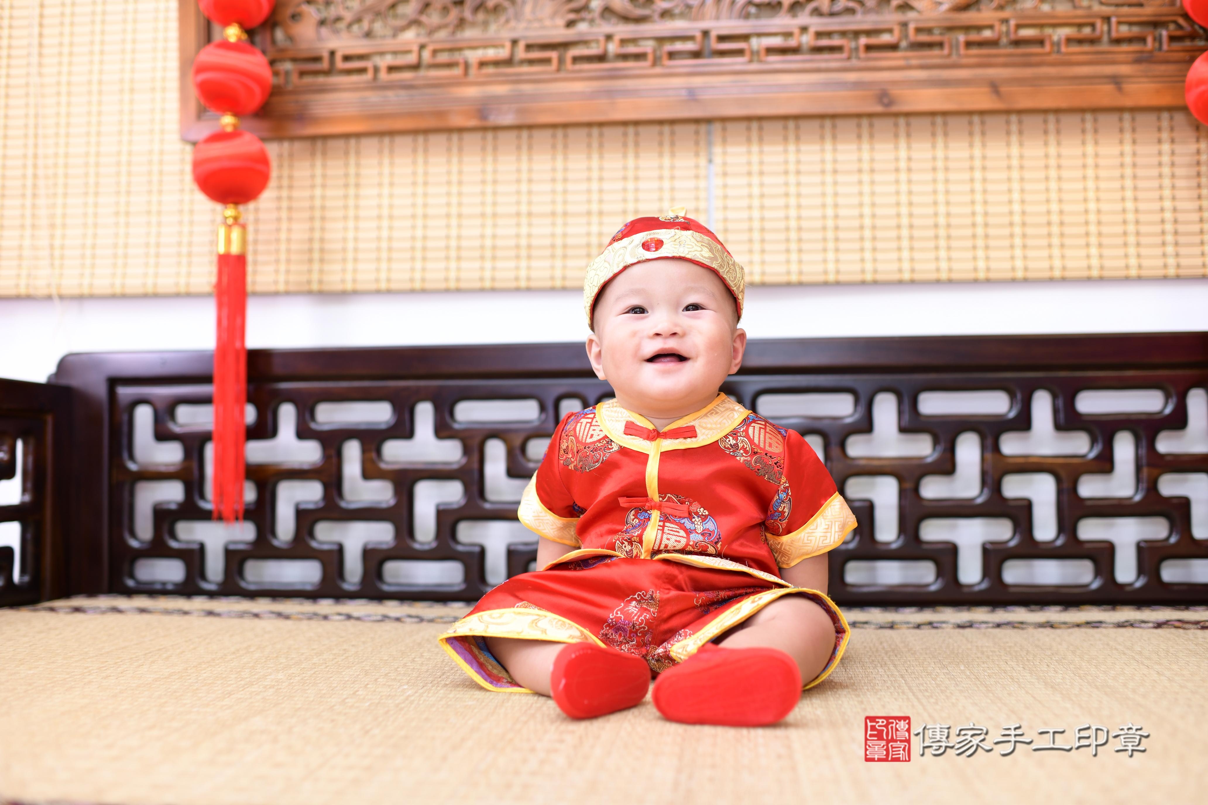 傳家手工印章台南店、抓周、度脺、美式風會場、傳家嬰兒古禮、吉祥話、抓周道具物品24種、拍照。抓周證書。寶寶抓周、滿周歲、生日快樂、祝福