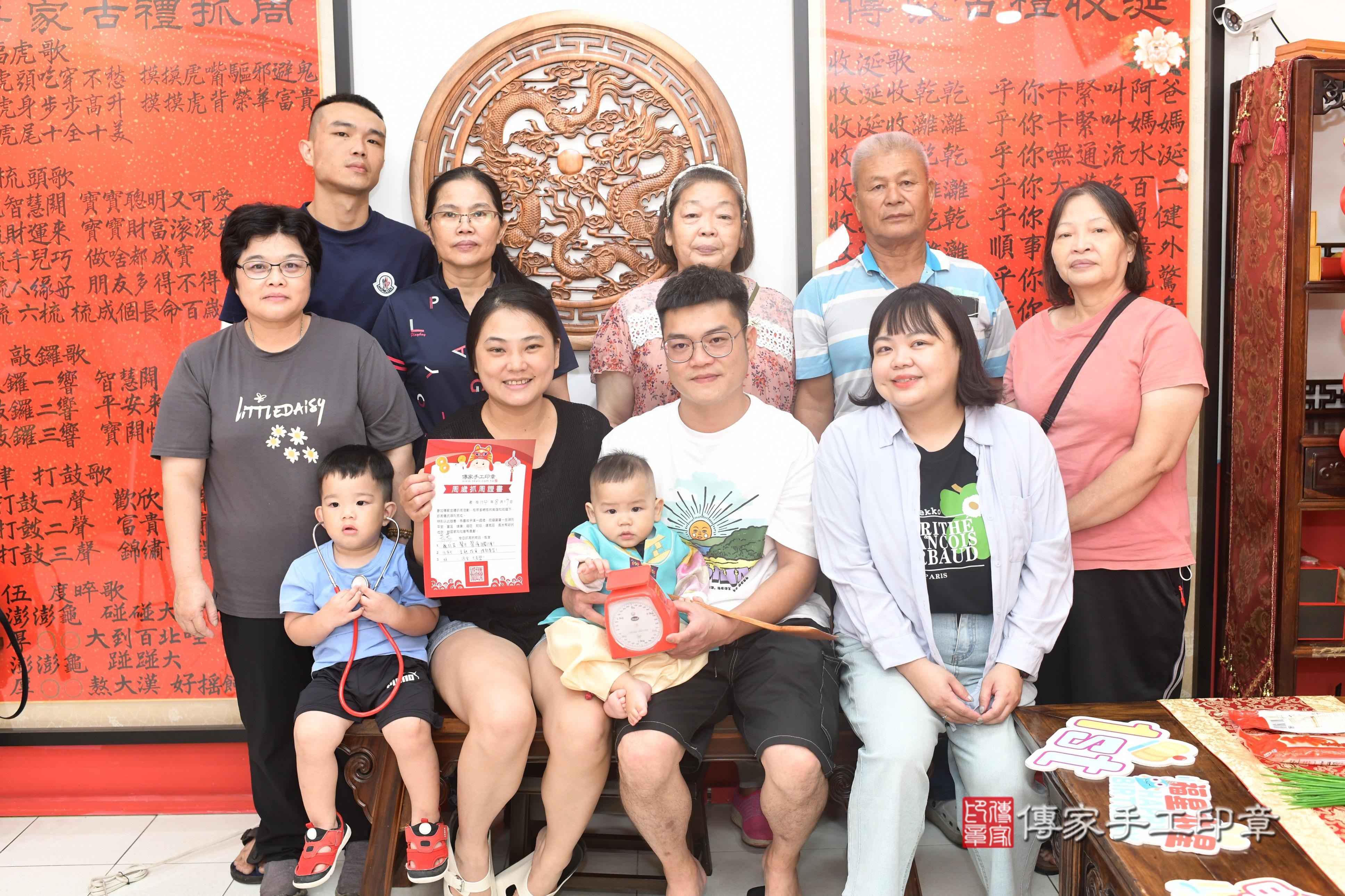 傳家手工印章台南店、抓周、度脺、美式風會場、傳家嬰兒古禮、吉祥話、抓周道具物品24種、拍照。抓周證書。寶寶抓周、滿周歲、生日快樂、祝福