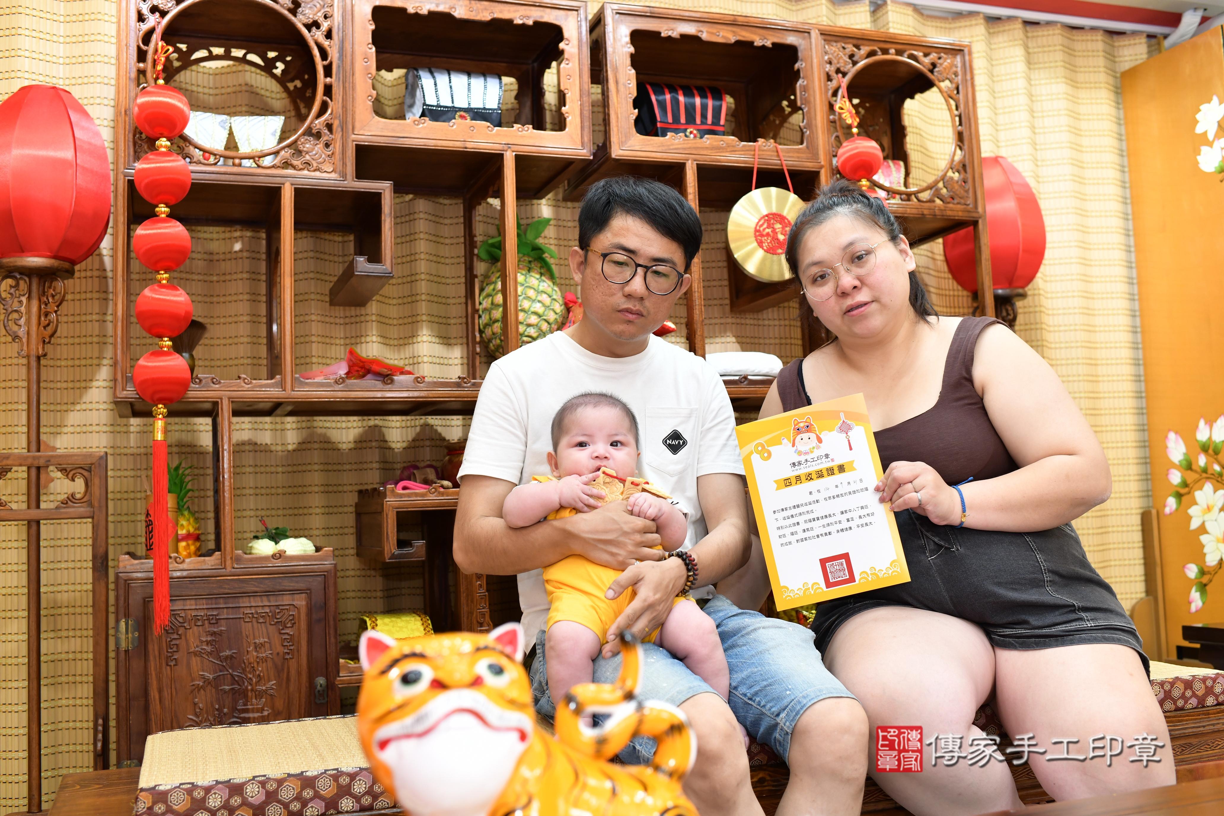傳家手工印章台南店、抓周、度脺、中國風會場、傳家嬰兒古禮、吉祥話、抓周道具物品24種、拍照。抓周證書。寶寶抓周、滿周歲、生日快樂、祝福