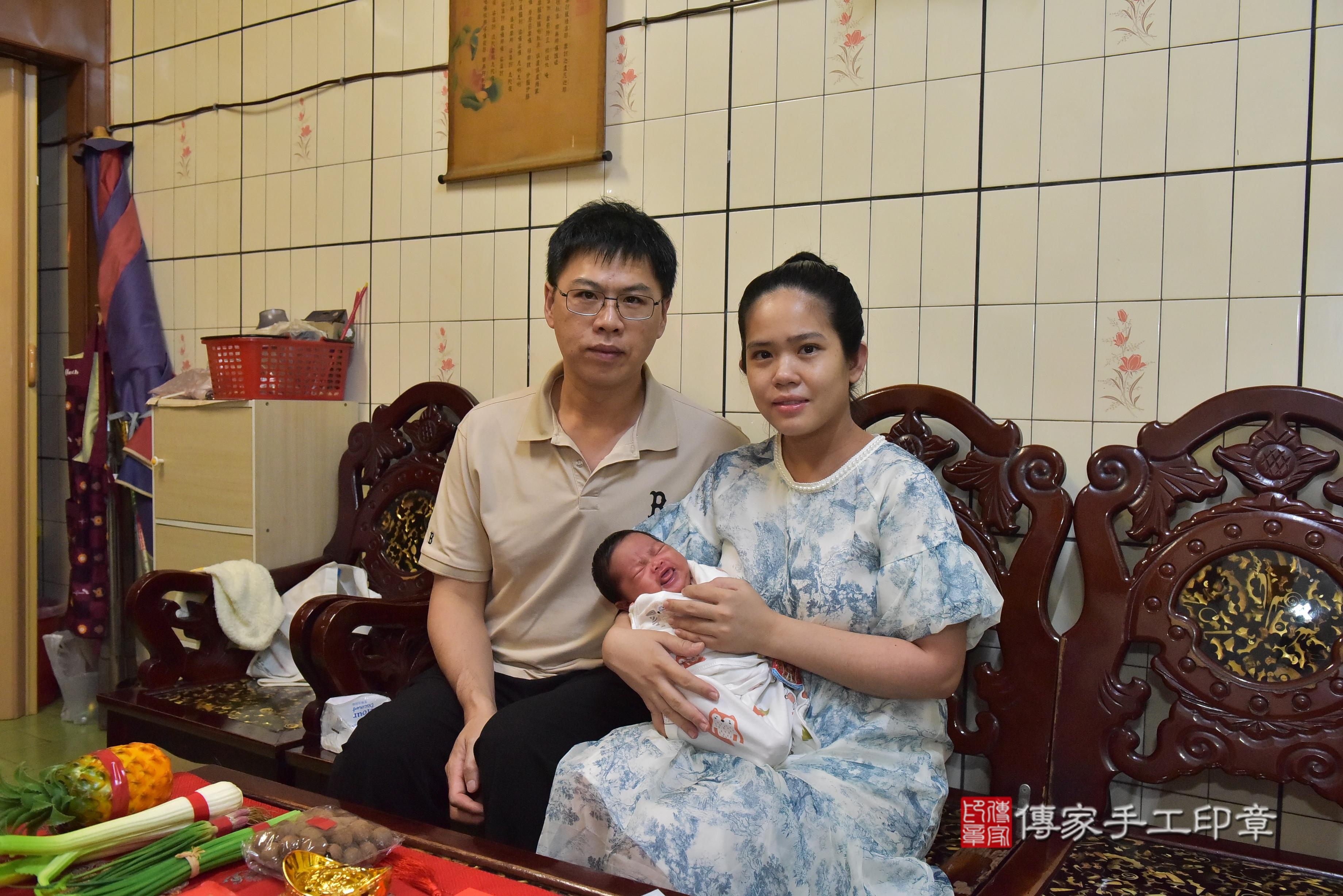 傳家手工印章高雄店、抓周、度脺、中國風會場、傳家嬰兒古禮、吉祥話、抓周道具物品24種、拍照。抓周證書。寶寶抓周、滿周歲、生日快樂、祝福