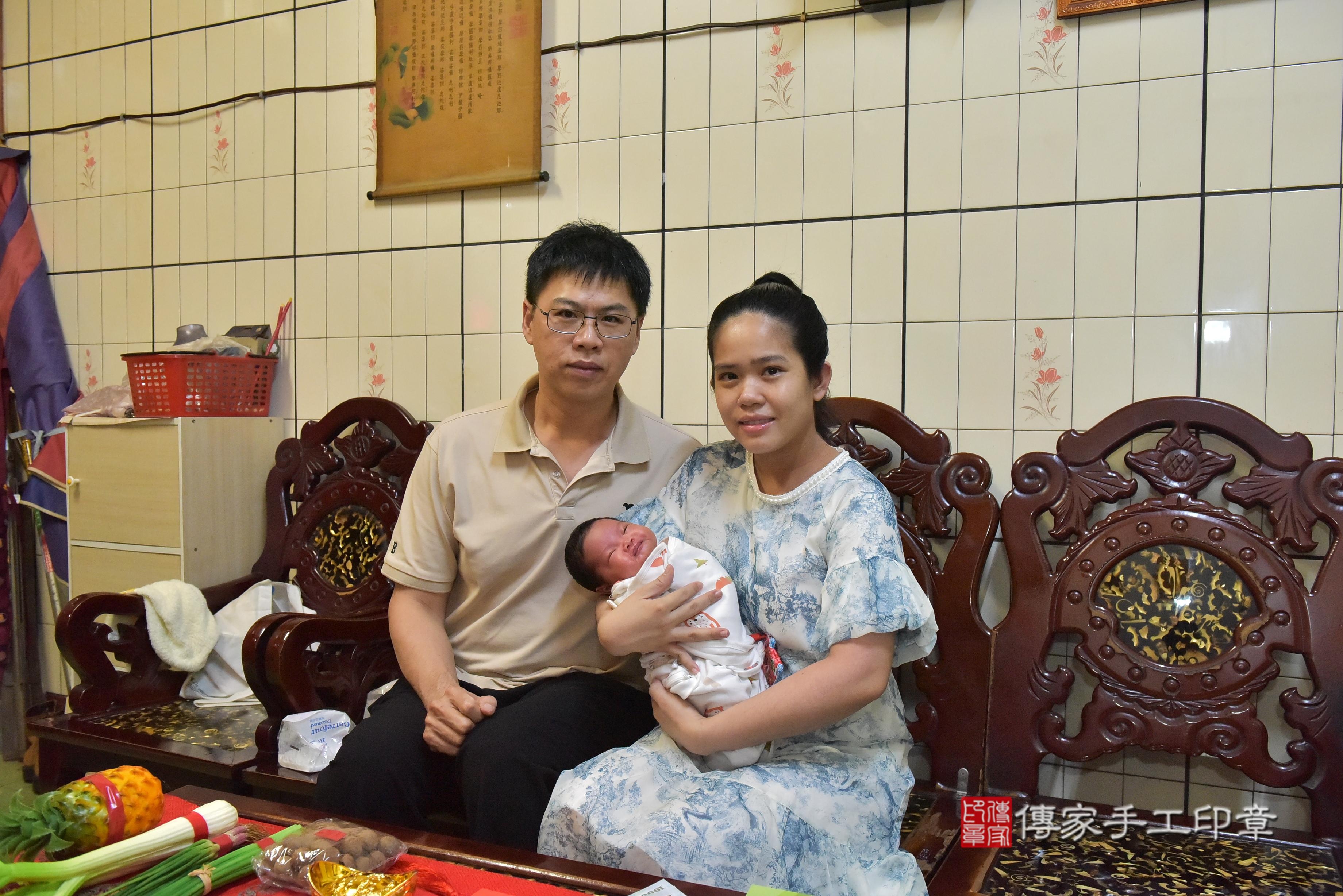 傳家手工印章高雄店、抓周、度脺、中國風會場、傳家嬰兒古禮、吉祥話、抓周道具物品24種、拍照。抓周證書。寶寶抓周、滿周歲、生日快樂、祝福
