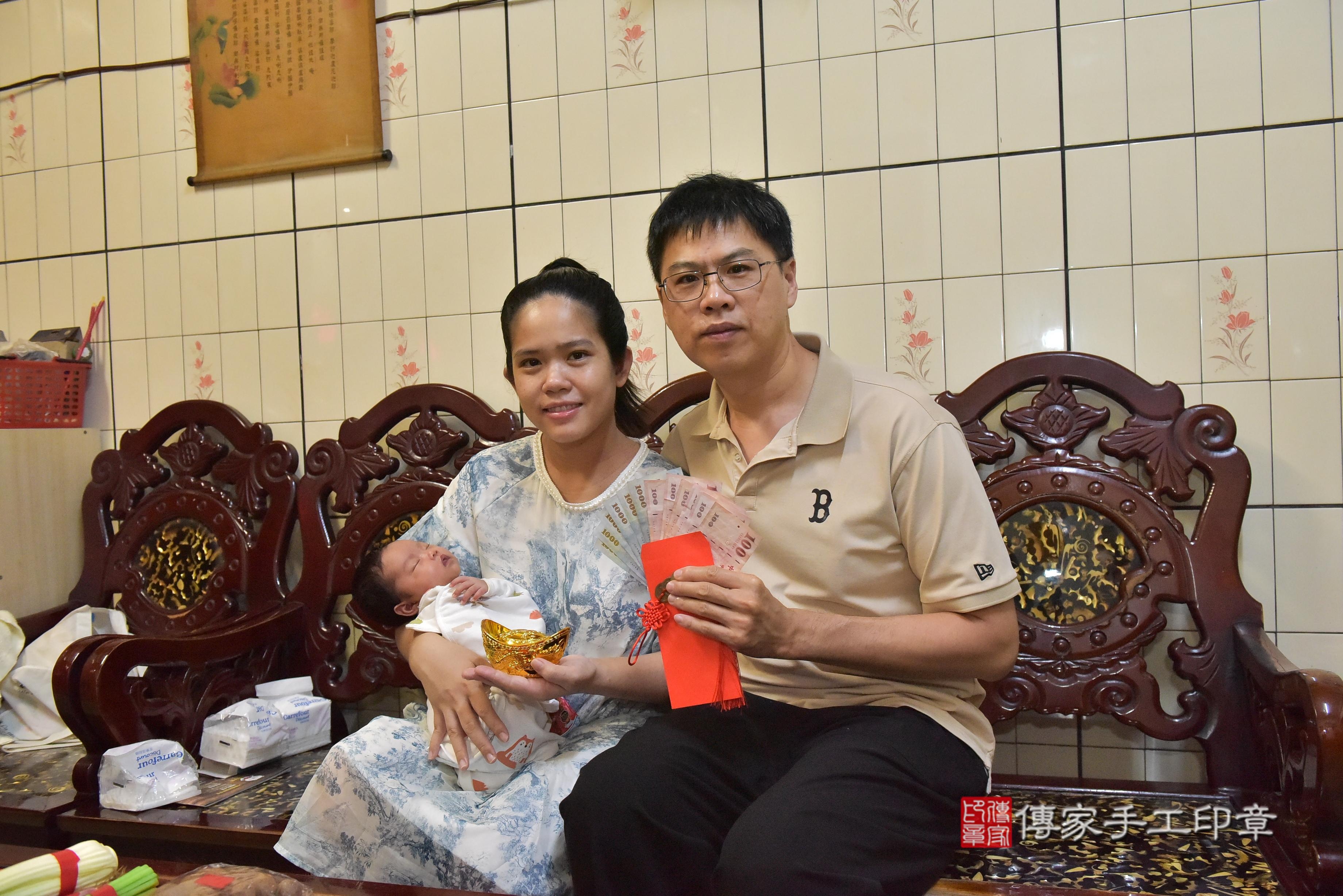 傳家手工印章高雄店、抓周、度脺、中國風會場、傳家嬰兒古禮、吉祥話、抓周道具物品24種、拍照。抓周證書。寶寶抓周、滿周歲、生日快樂、祝福