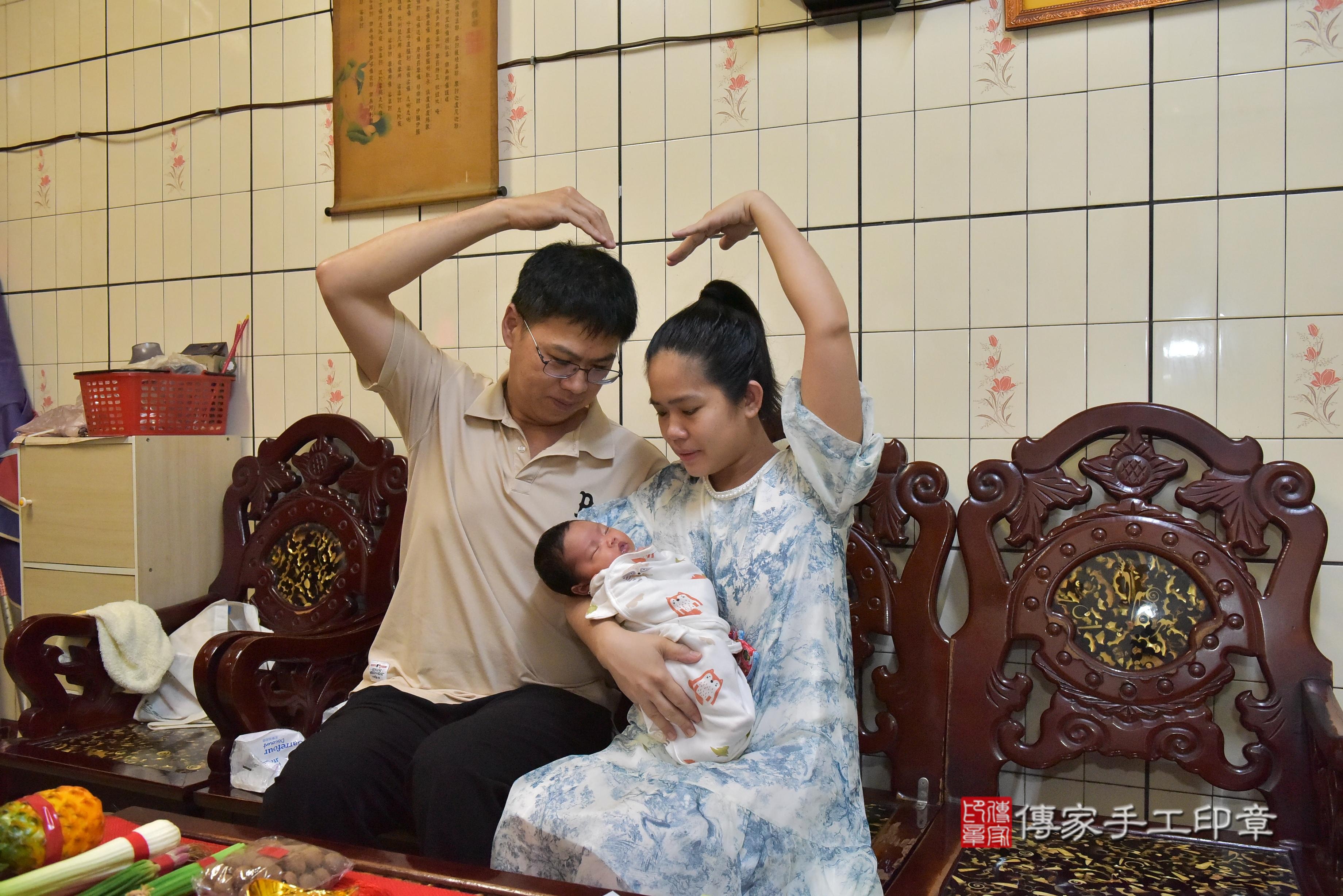 傳家手工印章高雄店、抓周、度脺、中國風會場、傳家嬰兒古禮、吉祥話、抓周道具物品24種、拍照。抓周證書。寶寶抓周、滿周歲、生日快樂、祝福