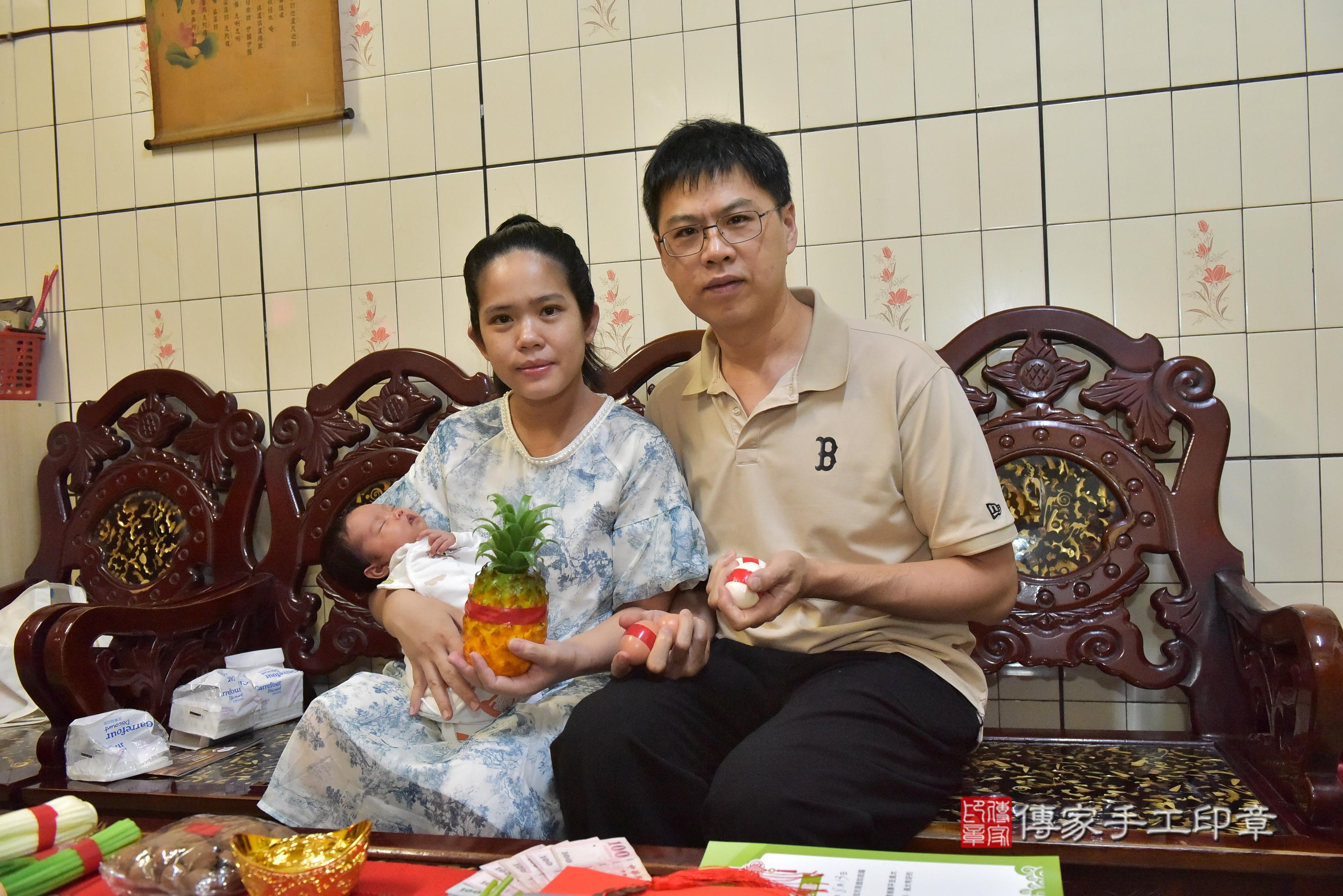 傳家手工印章高雄店、抓周、度脺、中國風會場、傳家嬰兒古禮、吉祥話、抓周道具物品24種、拍照。抓周證書。寶寶抓周、滿周歲、生日快樂、祝福