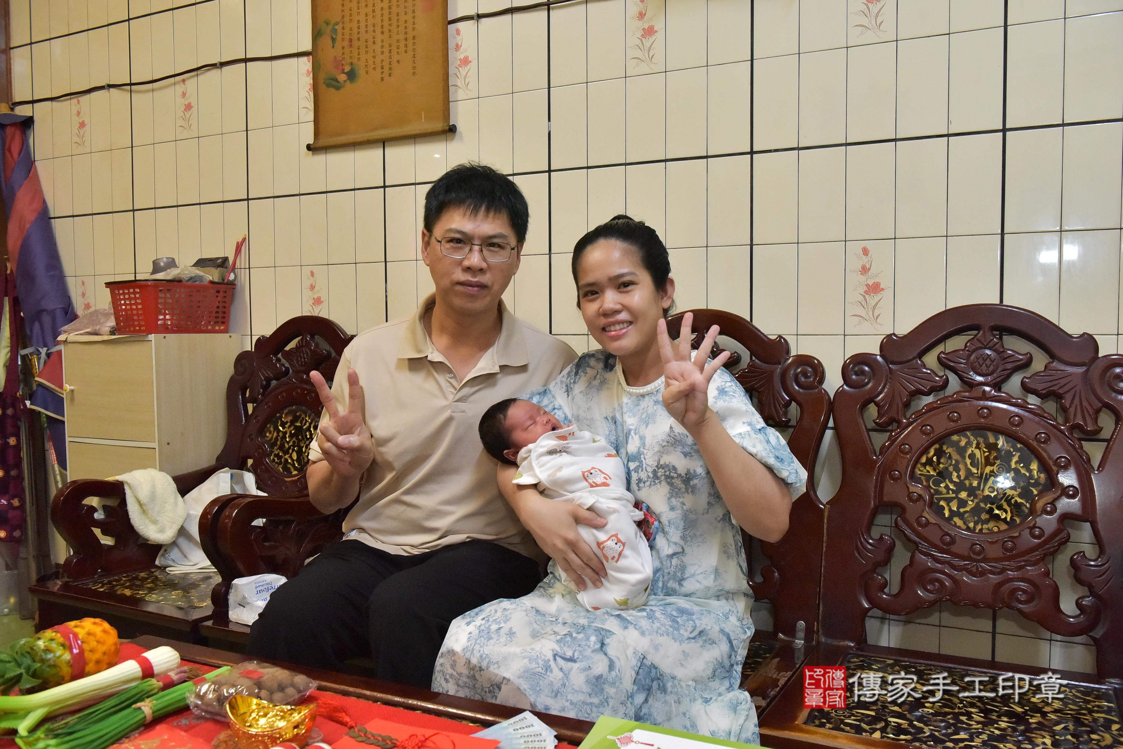 傳家手工印章高雄店、抓周、度脺、中國風會場、傳家嬰兒古禮、吉祥話、抓周道具物品24種、拍照。抓周證書。寶寶抓周、滿周歲、生日快樂、祝福