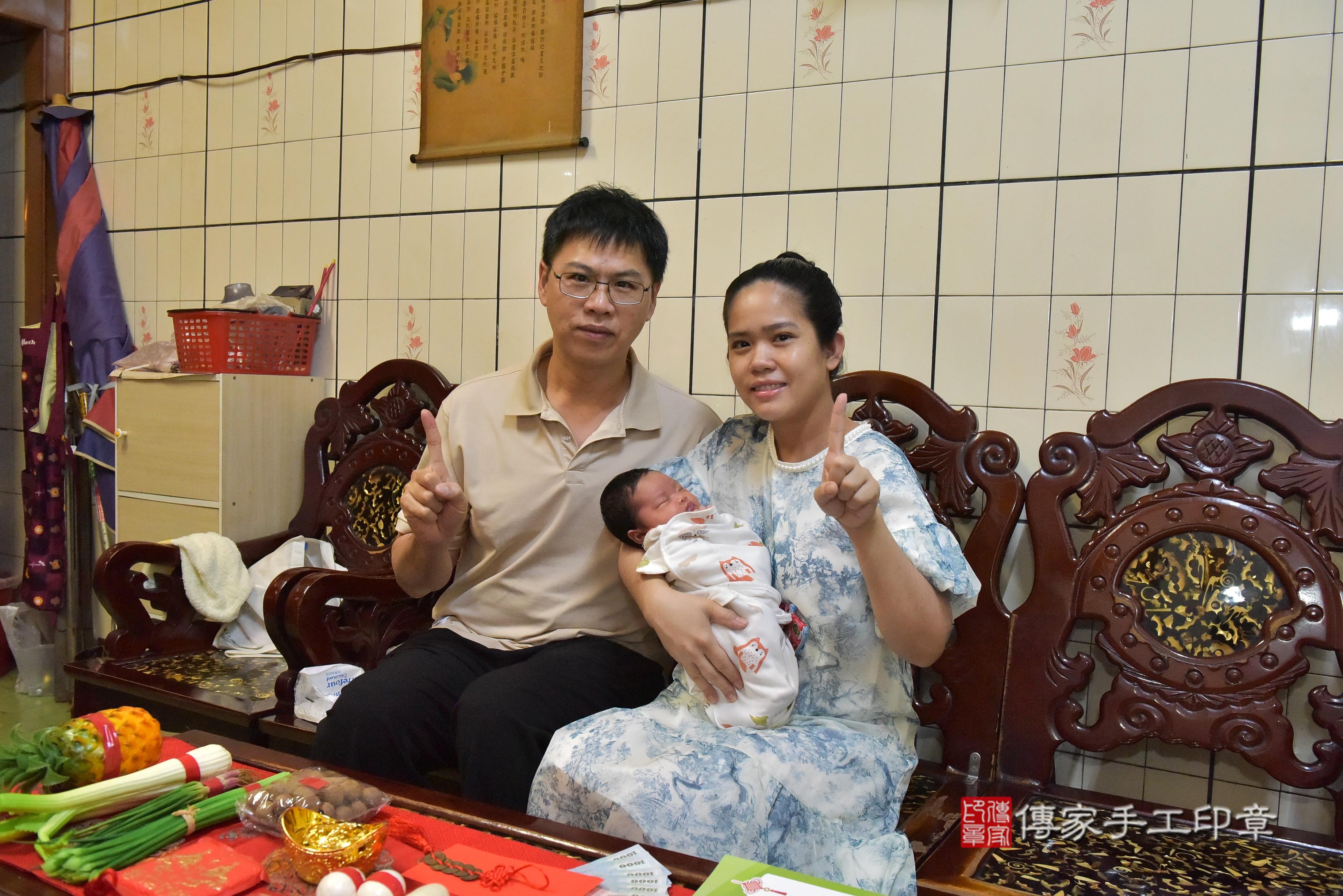 傳家手工印章高雄店、抓周、度脺、中國風會場、傳家嬰兒古禮、吉祥話、抓周道具物品24種、拍照。抓周證書。寶寶抓周、滿周歲、生日快樂、祝福