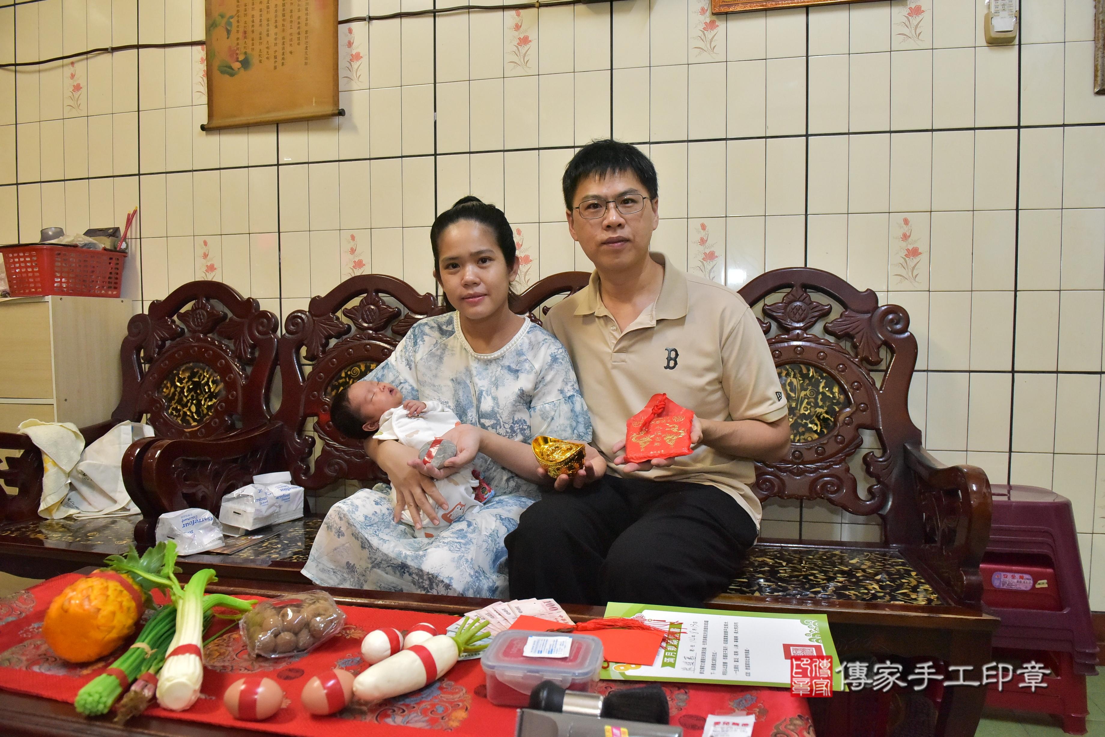 傳家手工印章高雄店、抓周、度脺、中國風會場、傳家嬰兒古禮、吉祥話、抓周道具物品24種、拍照。抓周證書。寶寶抓周、滿周歲、生日快樂、祝福