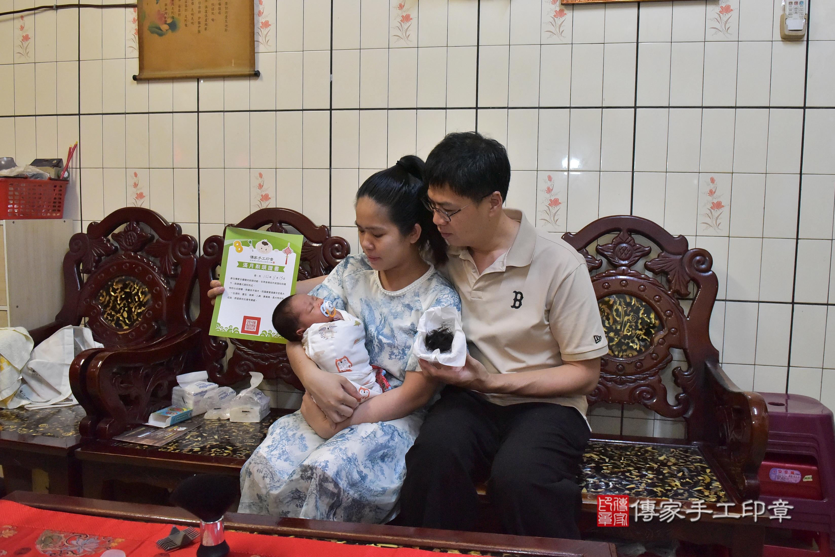 傳家手工印章高雄店、抓周、度脺、中國風會場、傳家嬰兒古禮、吉祥話、抓周道具物品24種、拍照。抓周證書。寶寶抓周、滿周歲、生日快樂、祝福
