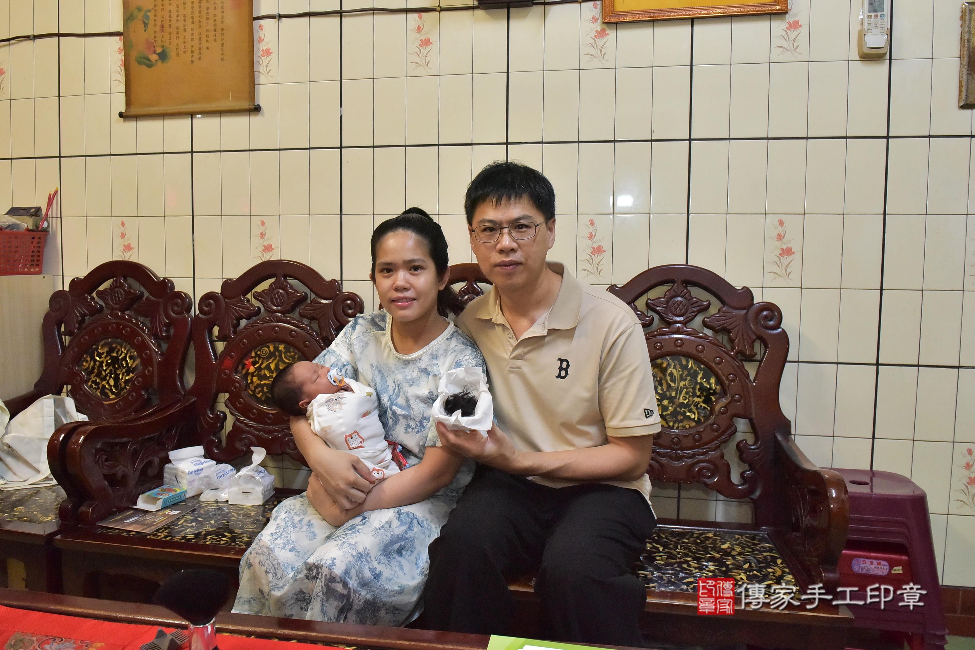 傳家手工印章高雄店、抓周、度脺、中國風會場、傳家嬰兒古禮、吉祥話、抓周道具物品24種、拍照。抓周證書。寶寶抓周、滿周歲、生日快樂、祝福