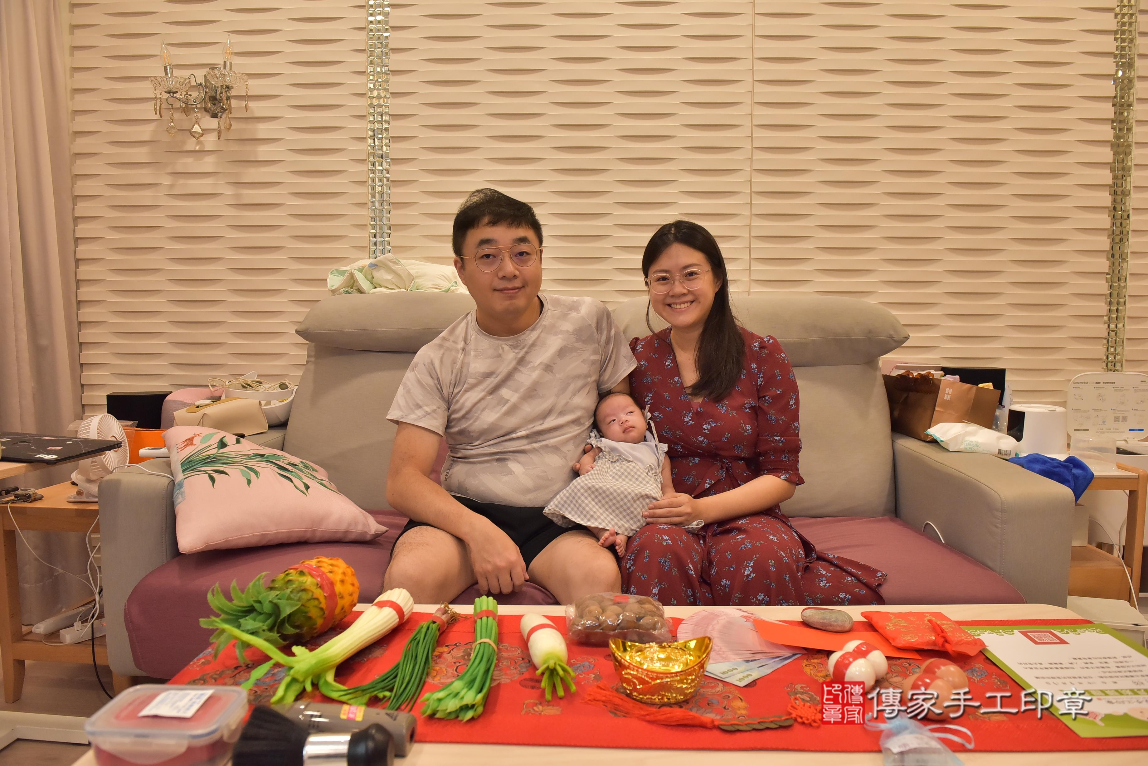 傳家手工印章高雄店、抓周、度脺、中國風會場、傳家嬰兒古禮、吉祥話、抓周道具物品24種、拍照。抓周證書。寶寶抓周、滿周歲、生日快樂、祝福