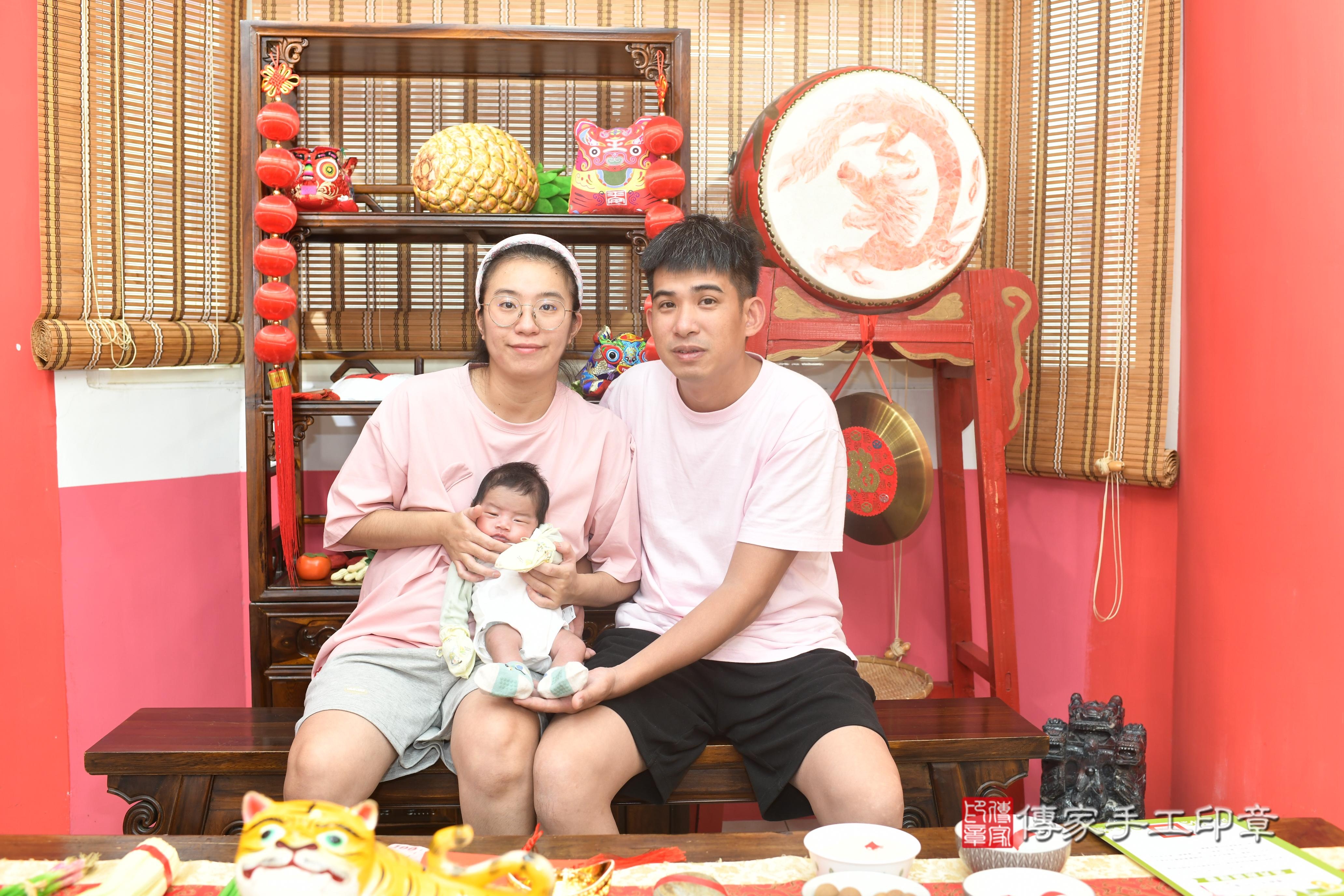 傳家手工印章高雄店、抓周、度脺、中國風會場、傳家嬰兒古禮、吉祥話、抓周道具物品24種、拍照。抓周證書。寶寶抓周、滿周歲、生日快樂、祝福