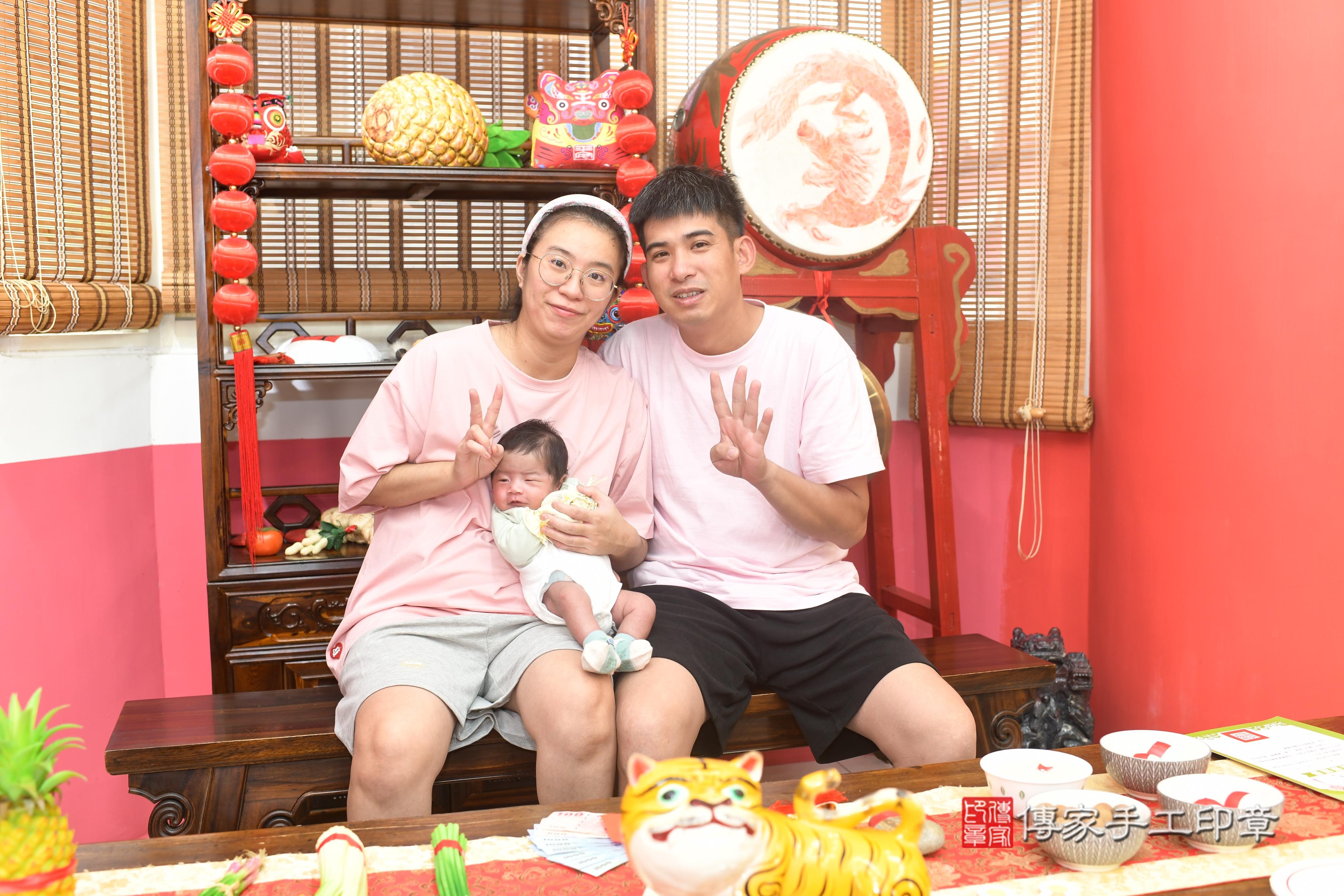 傳家手工印章高雄店、抓周、度脺、中國風會場、傳家嬰兒古禮、吉祥話、抓周道具物品24種、拍照。抓周證書。寶寶抓周、滿周歲、生日快樂、祝福