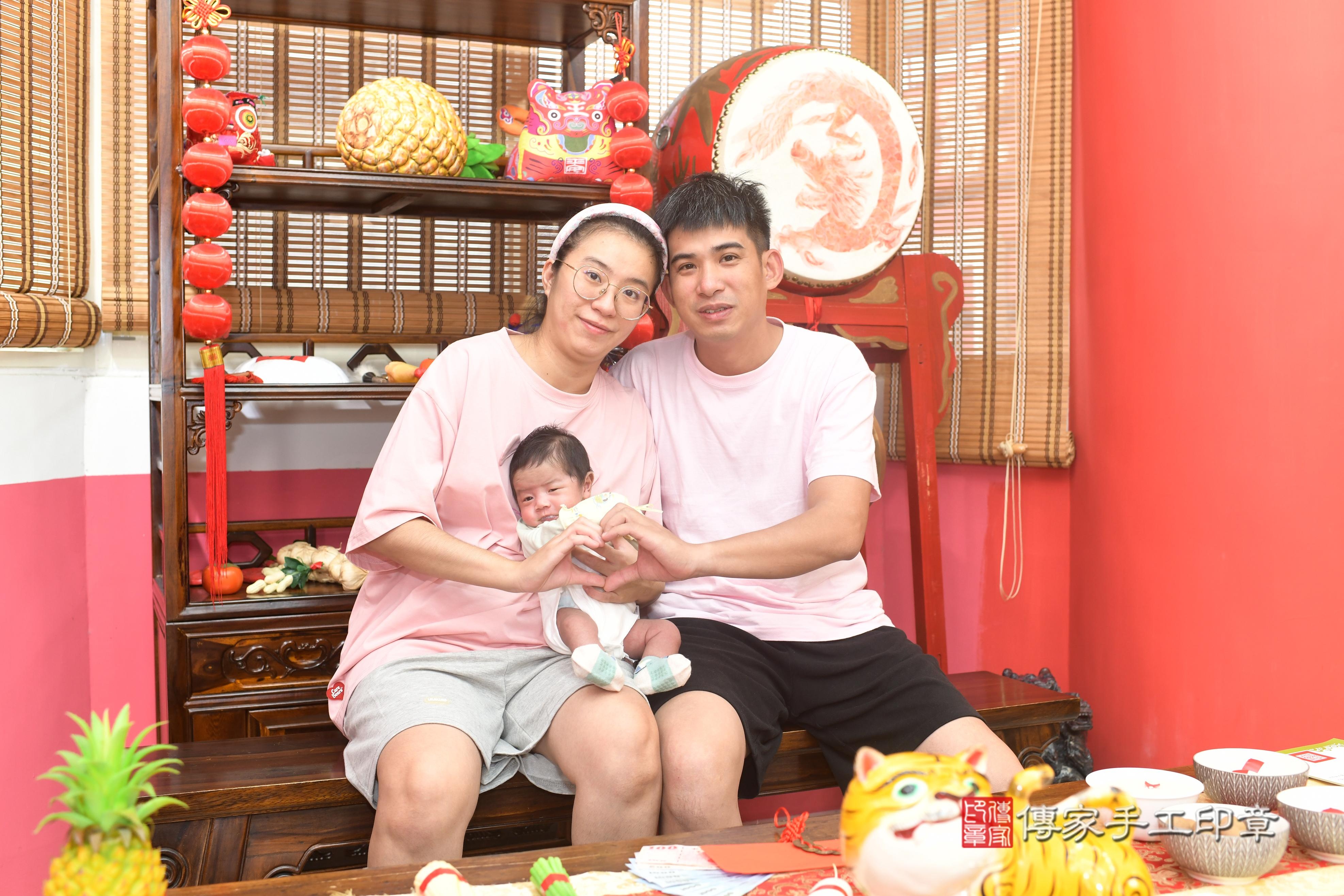 傳家手工印章高雄店、抓周、度脺、中國風會場、傳家嬰兒古禮、吉祥話、抓周道具物品24種、拍照。抓周證書。寶寶抓周、滿周歲、生日快樂、祝福