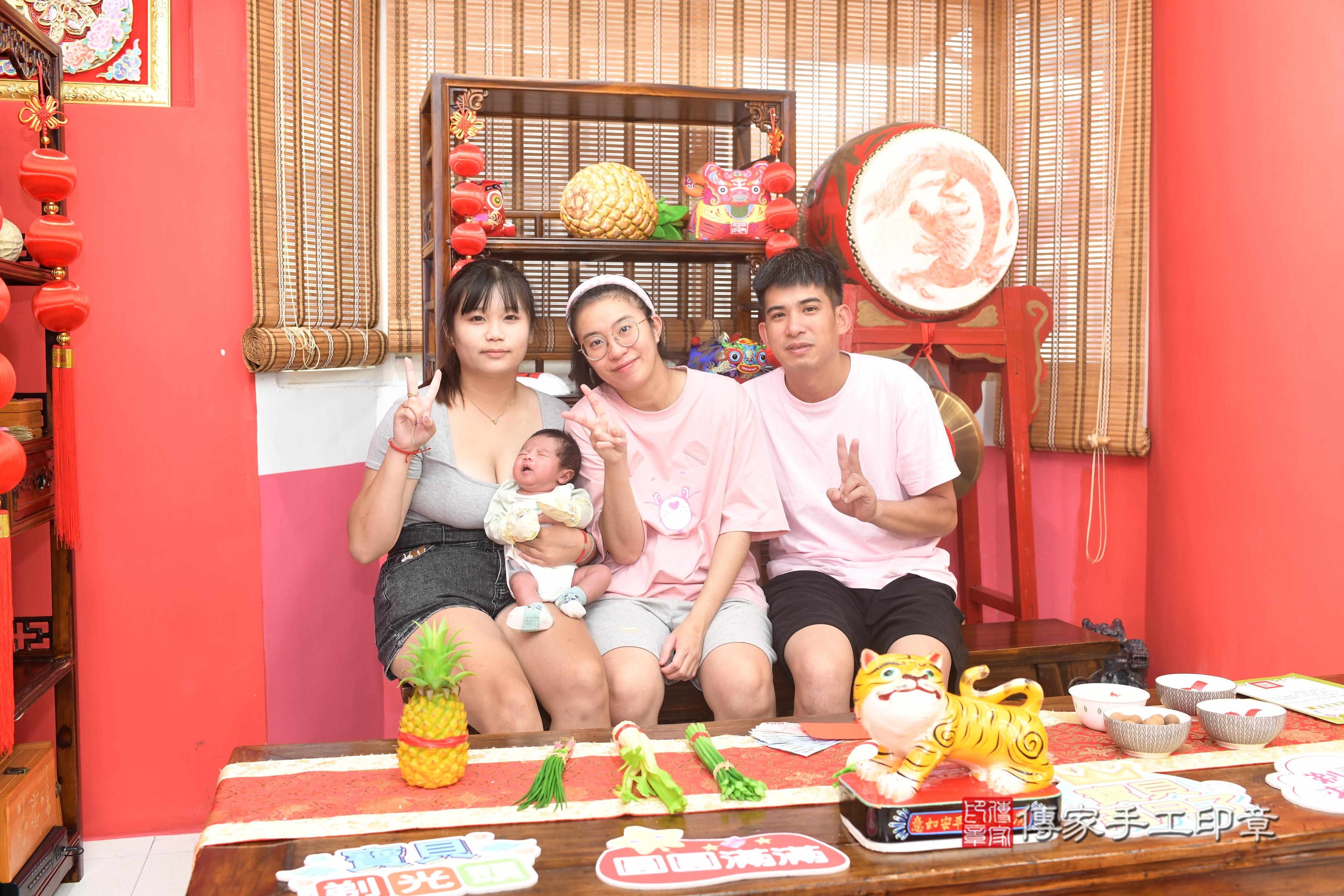 傳家手工印章高雄店、抓周、度脺、中國風會場、傳家嬰兒古禮、吉祥話、抓周道具物品24種、拍照。抓周證書。寶寶抓周、滿周歲、生日快樂、祝福