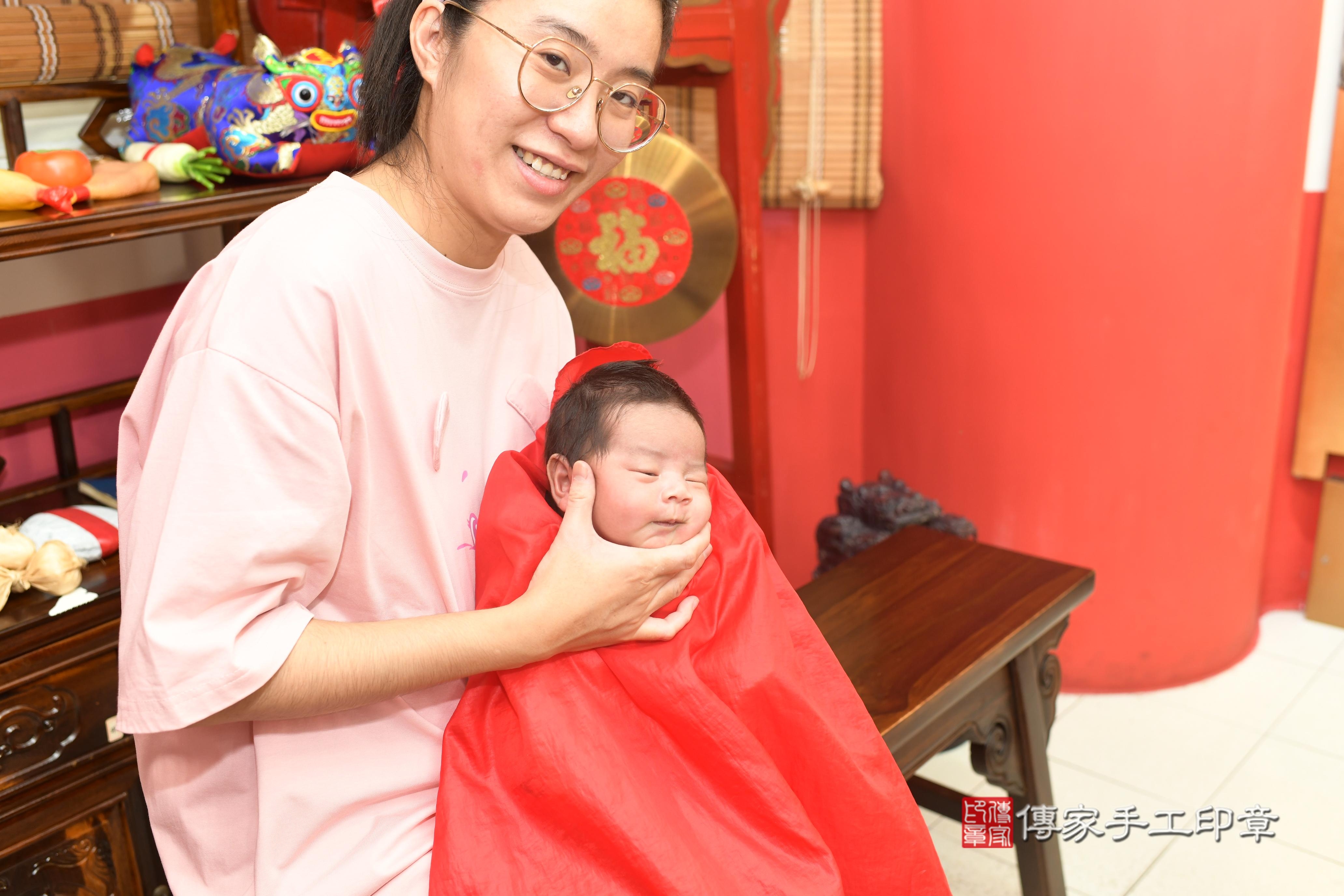 傳家手工印章高雄店、抓周、度脺、中國風會場、傳家嬰兒古禮、吉祥話、抓周道具物品24種、拍照。抓周證書。寶寶抓周、滿周歲、生日快樂、祝福