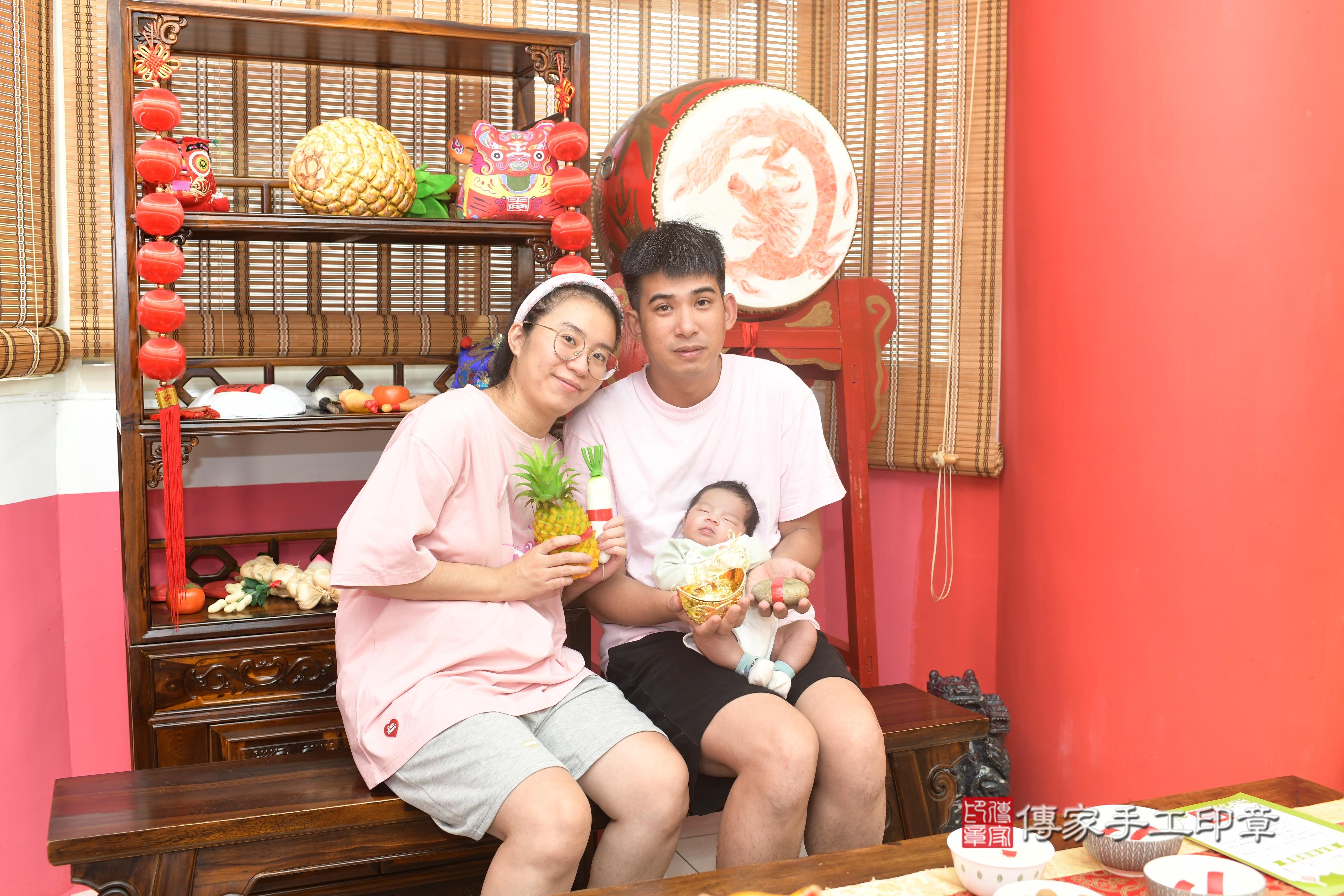 傳家手工印章高雄店、抓周、度脺、中國風會場、傳家嬰兒古禮、吉祥話、抓周道具物品24種、拍照。抓周證書。寶寶抓周、滿周歲、生日快樂、祝福