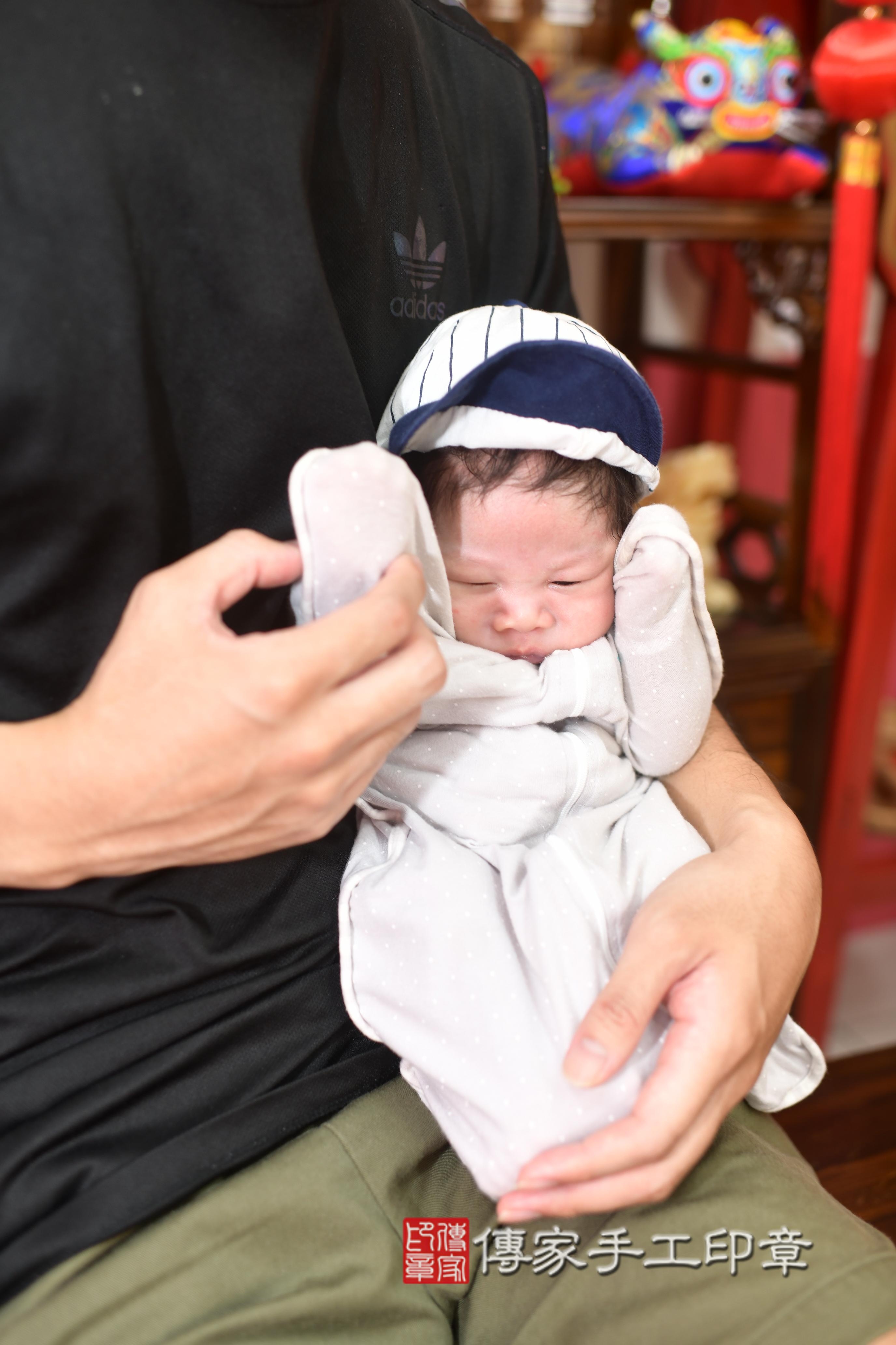 傳家手工印章高雄店、抓周、度脺、中國風會場、傳家嬰兒古禮、吉祥話、抓周道具物品24種、拍照。抓周證書。寶寶抓周、滿周歲、生日快樂、祝福