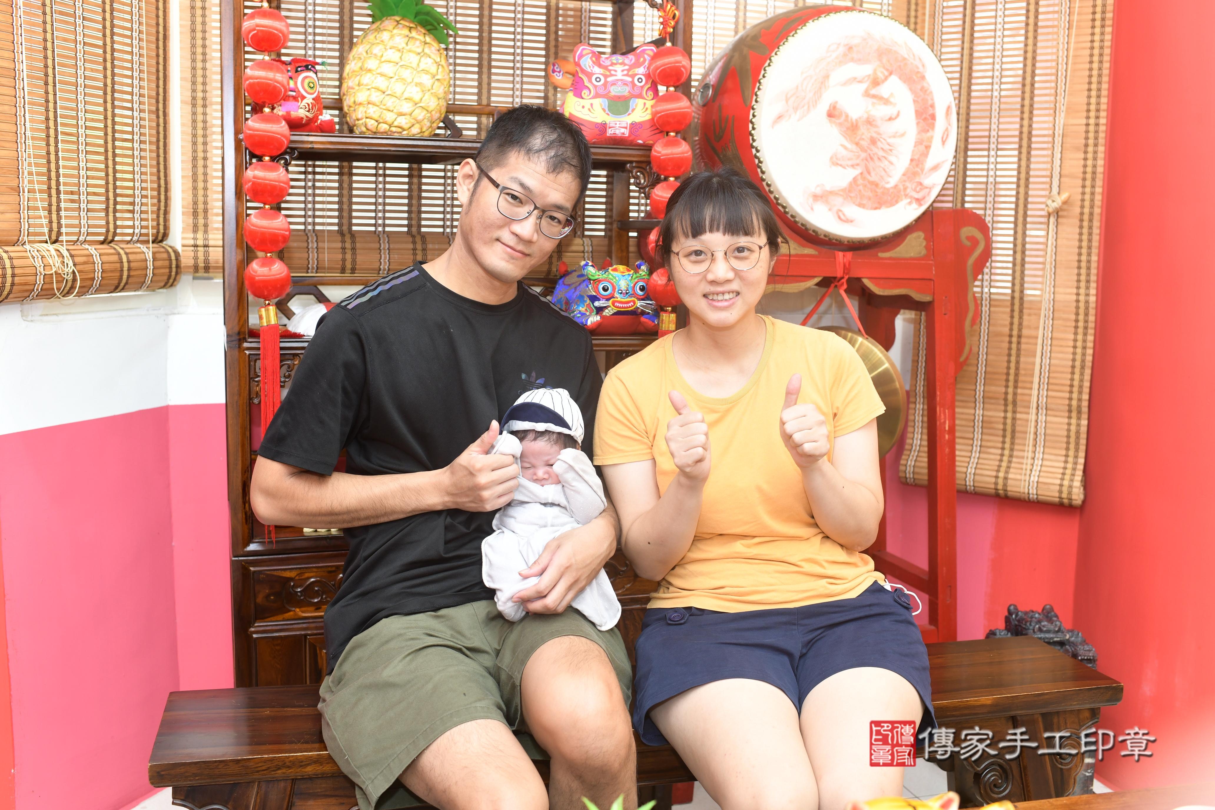 1758956828916787.傳家手工印章高雄店、抓周、度脺、中國風會場、傳家嬰兒古禮、吉祥話、抓周道具物品24種、拍照。抓周證書。寶寶抓周、滿周歲、生日快樂、祝福
