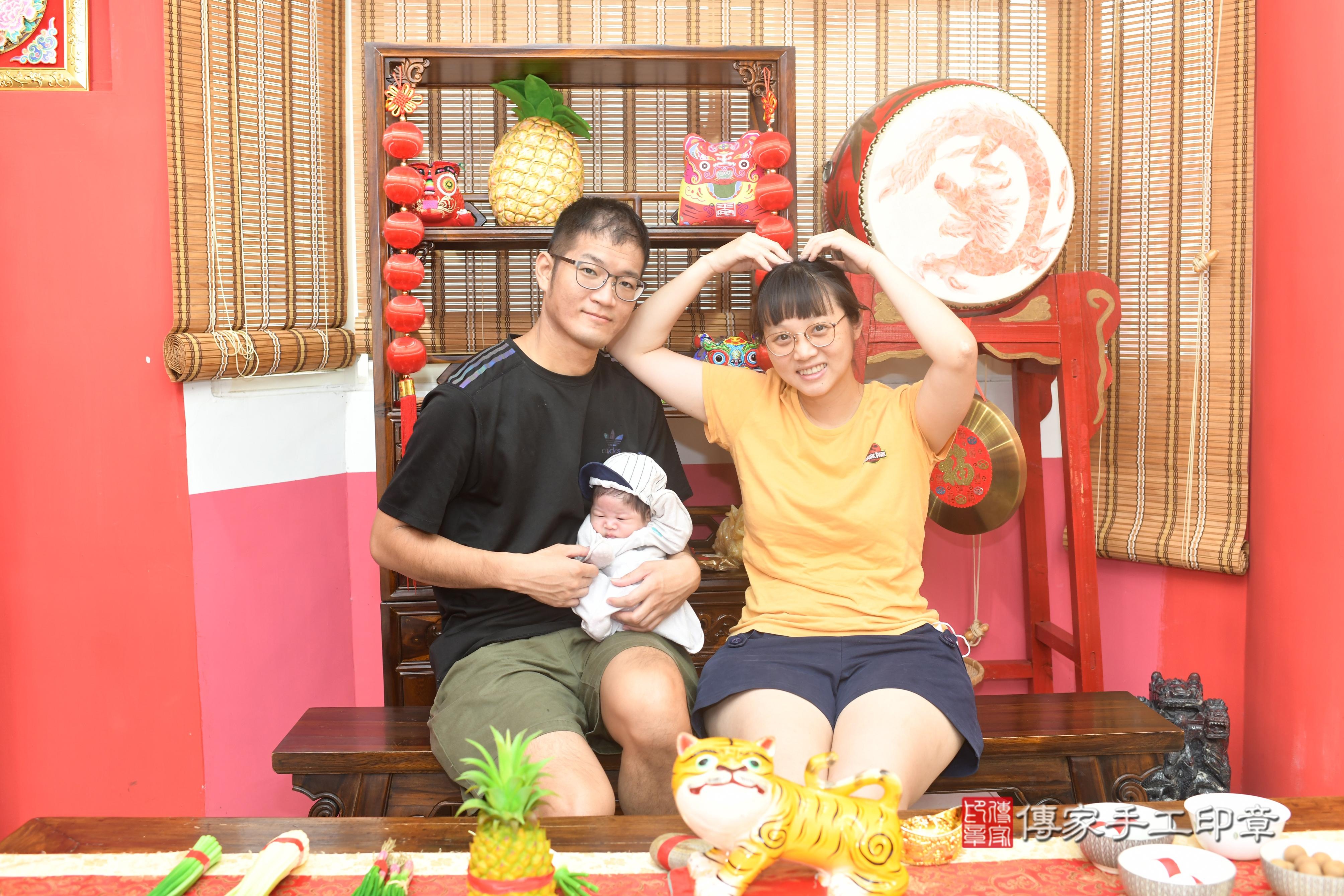 傳家手工印章高雄店、抓周、度脺、中國風會場、傳家嬰兒古禮、吉祥話、抓周道具物品24種、拍照。抓周證書。寶寶抓周、滿周歲、生日快樂、祝福