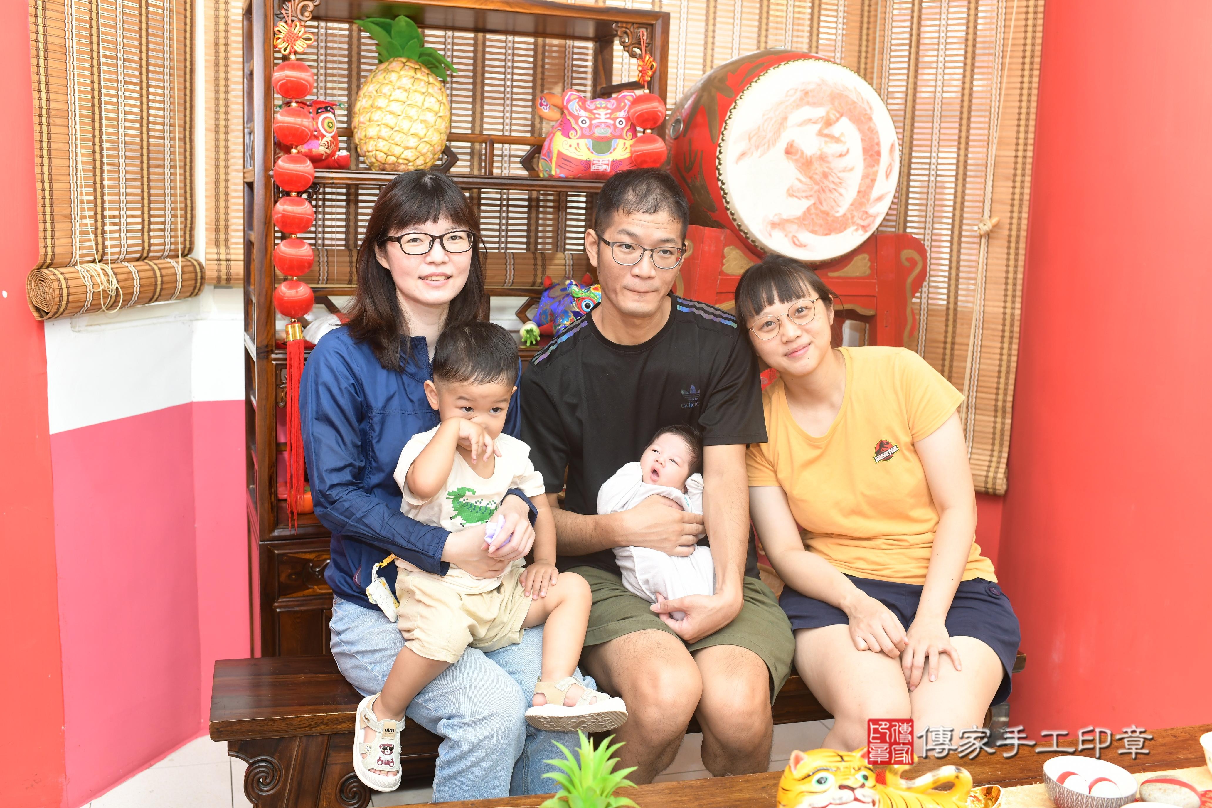 傳家手工印章高雄店、抓周、度脺、中國風會場、傳家嬰兒古禮、吉祥話、抓周道具物品24種、拍照。抓周證書。寶寶抓周、滿周歲、生日快樂、祝福