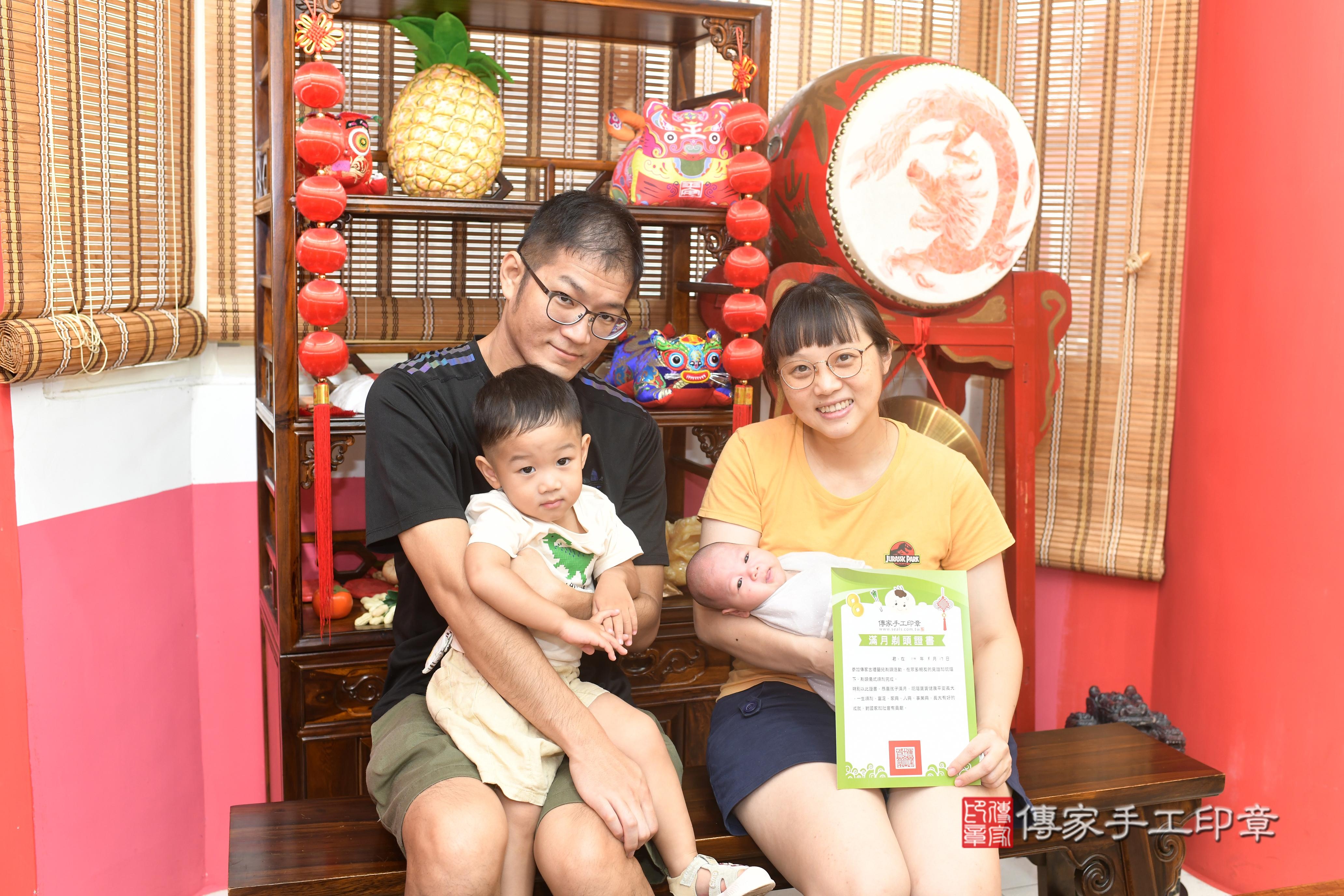 傳家手工印章高雄店、抓周、度脺、中國風會場、傳家嬰兒古禮、吉祥話、抓周道具物品24種、拍照。抓周證書。寶寶抓周、滿周歲、生日快樂、祝福