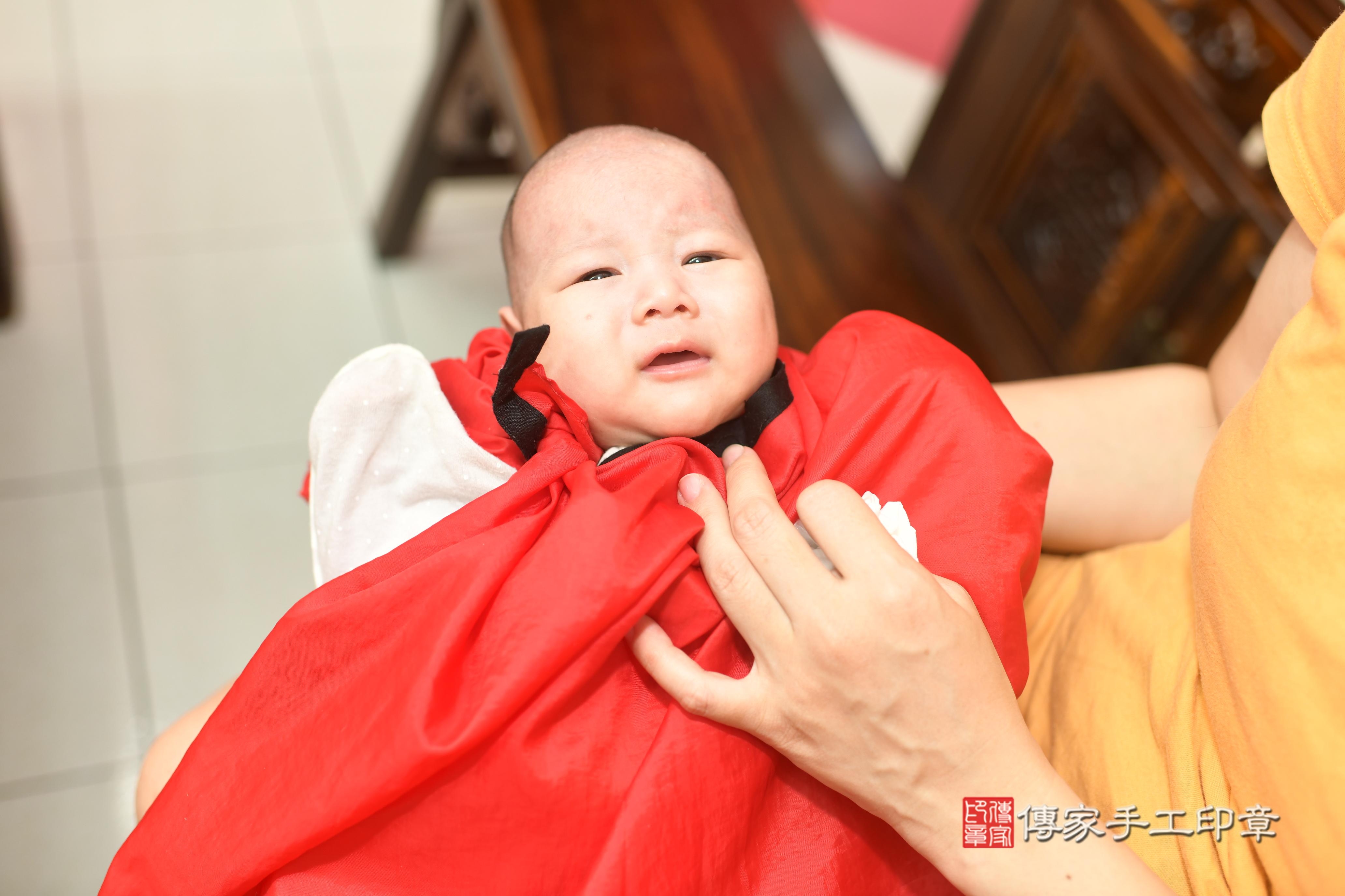 傳家手工印章高雄店、抓周、度脺、中國風會場、傳家嬰兒古禮、吉祥話、抓周道具物品24種、拍照。抓周證書。寶寶抓周、滿周歲、生日快樂、祝福
