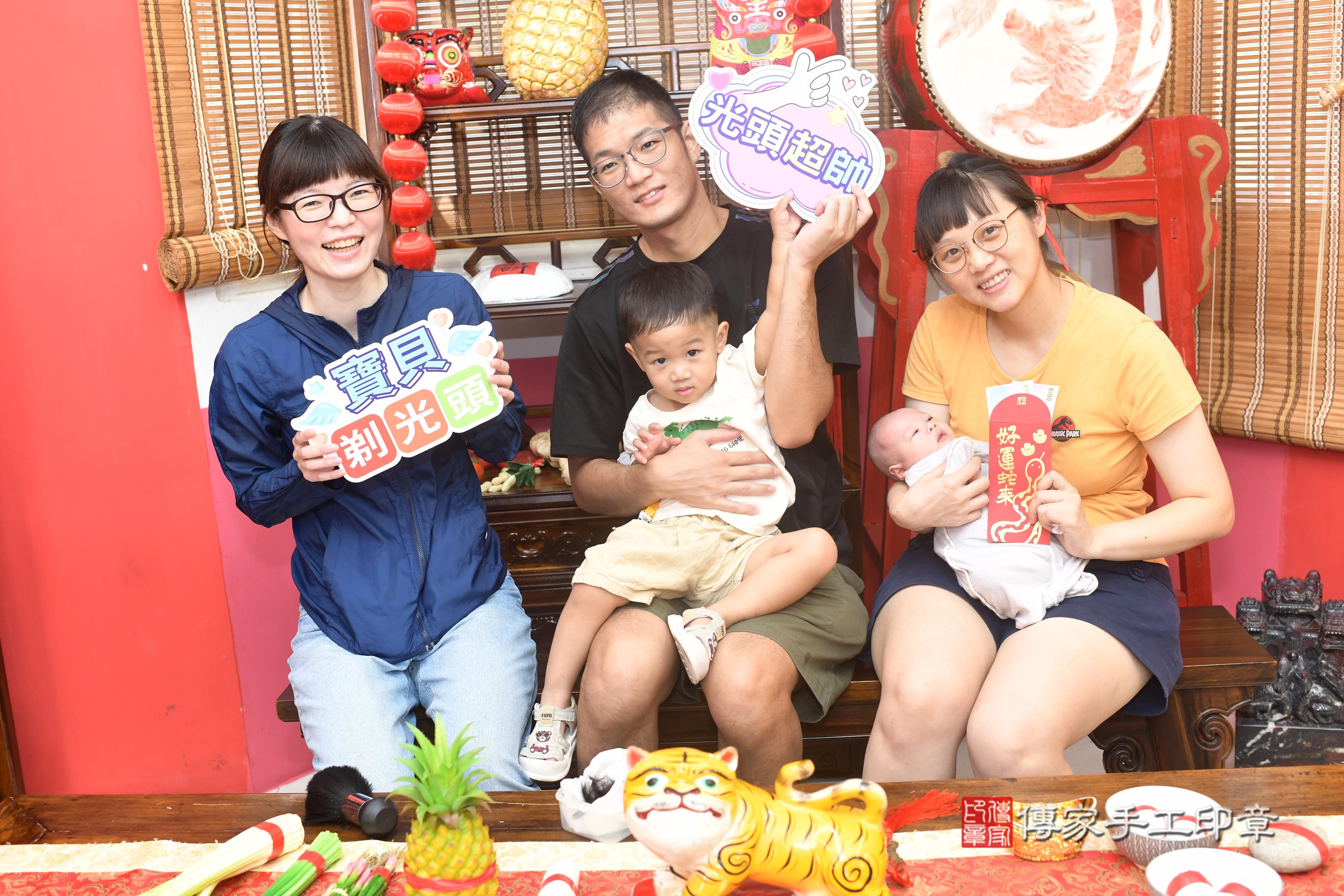 傳家手工印章高雄店、抓周、度脺、中國風會場、傳家嬰兒古禮、吉祥話、抓周道具物品24種、拍照。抓周證書。寶寶抓周、滿周歲、生日快樂、祝福