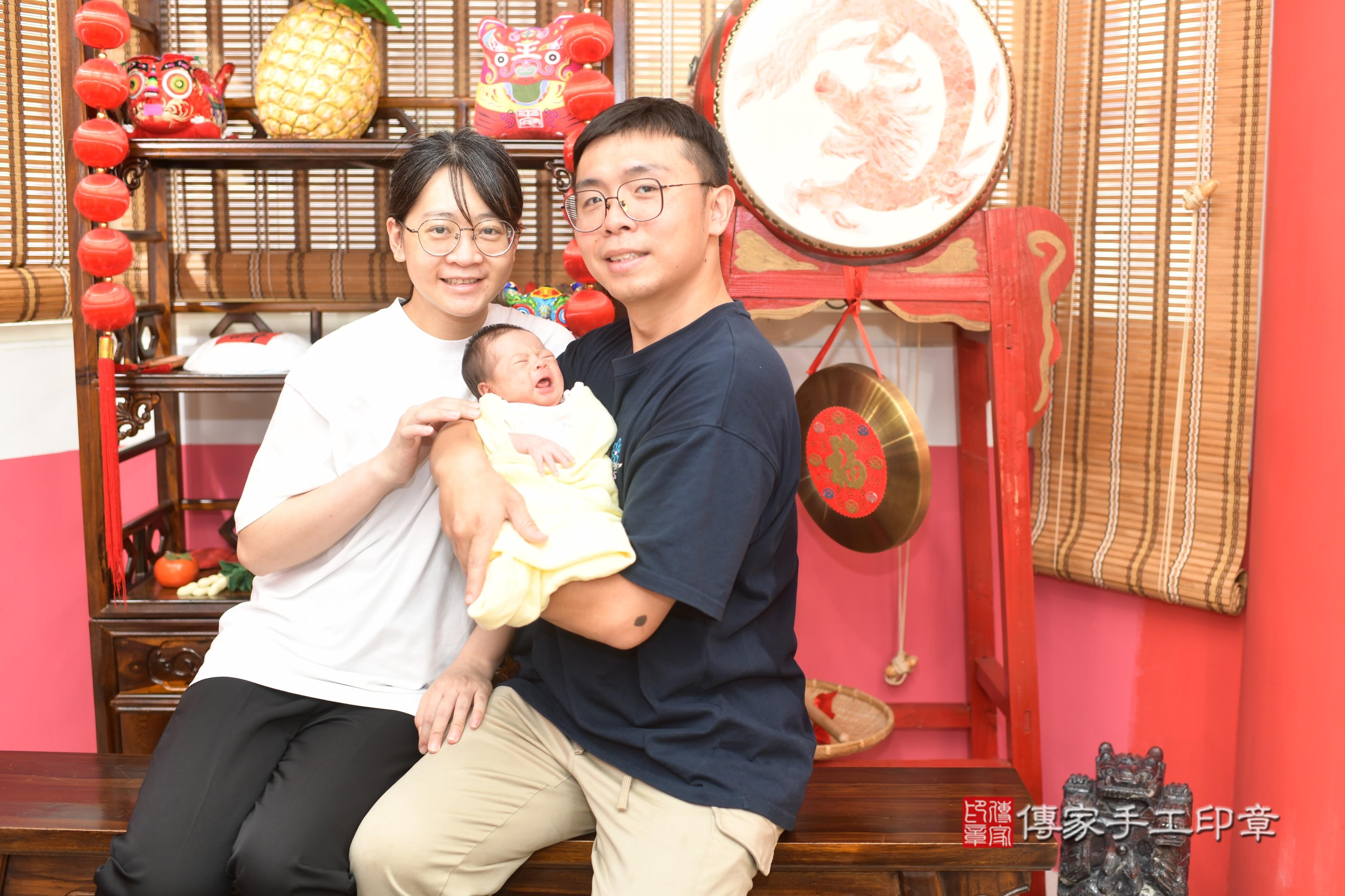 傳家手工印章高雄店、抓周、度脺、中國風會場、傳家嬰兒古禮、吉祥話、抓周道具物品24種、拍照。抓周證書。寶寶抓周、滿周歲、生日快樂、祝福