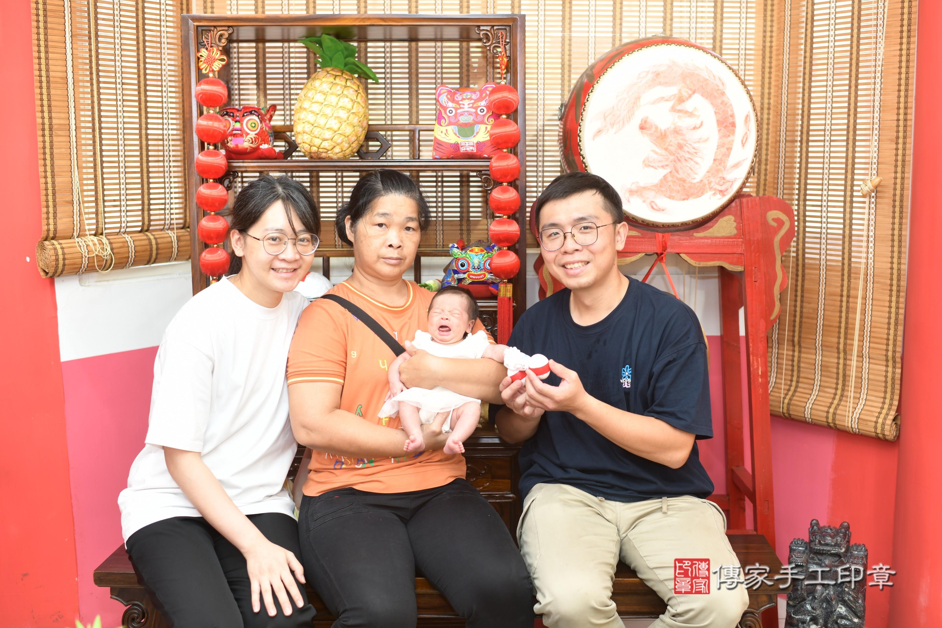 傳家手工印章高雄店、抓周、度脺、中國風會場、傳家嬰兒古禮、吉祥話、抓周道具物品24種、拍照。抓周證書。寶寶抓周、滿周歲、生日快樂、祝福