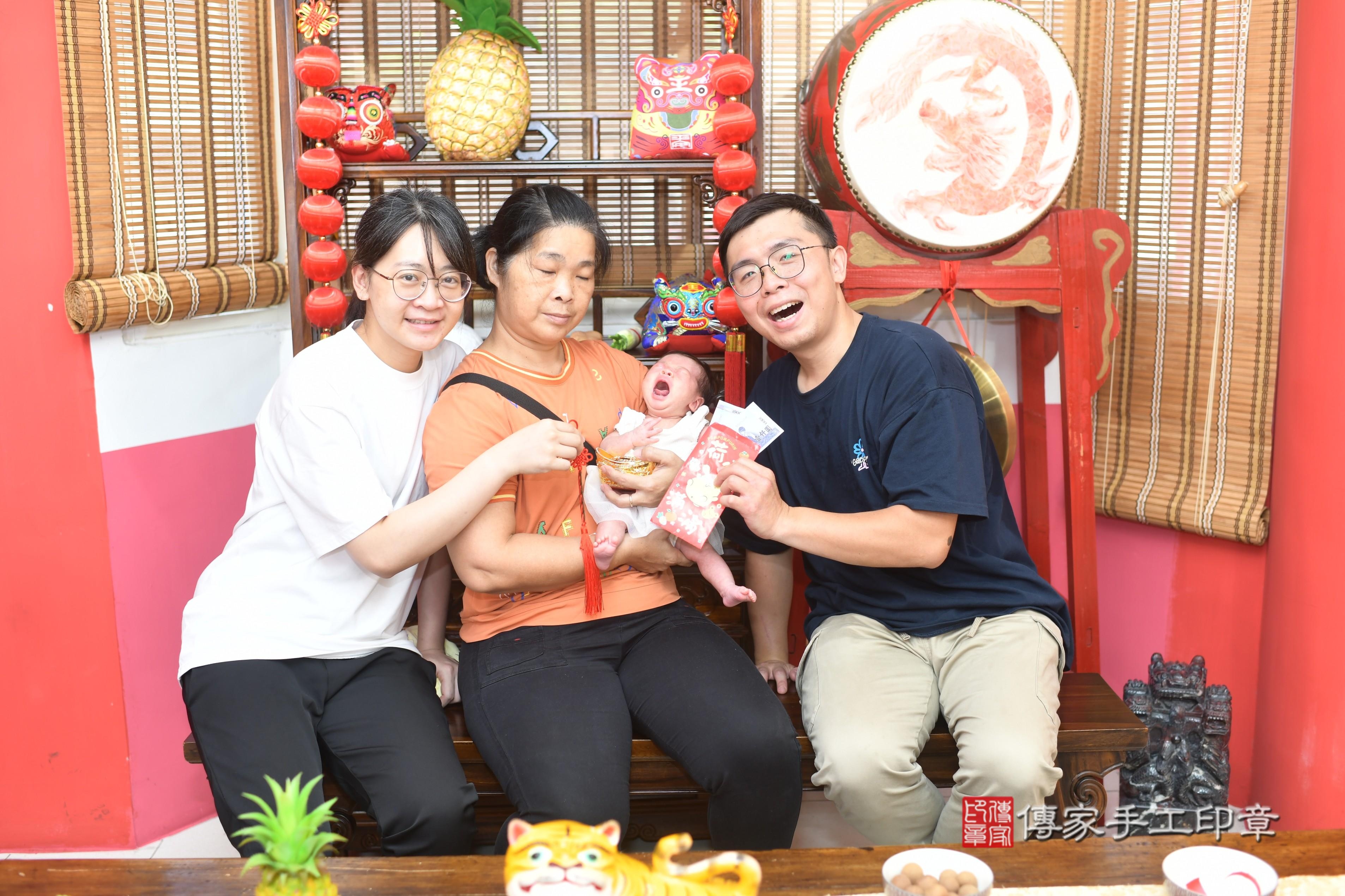傳家手工印章高雄店、抓周、度脺、中國風會場、傳家嬰兒古禮、吉祥話、抓周道具物品24種、拍照。抓周證書。寶寶抓周、滿周歲、生日快樂、祝福